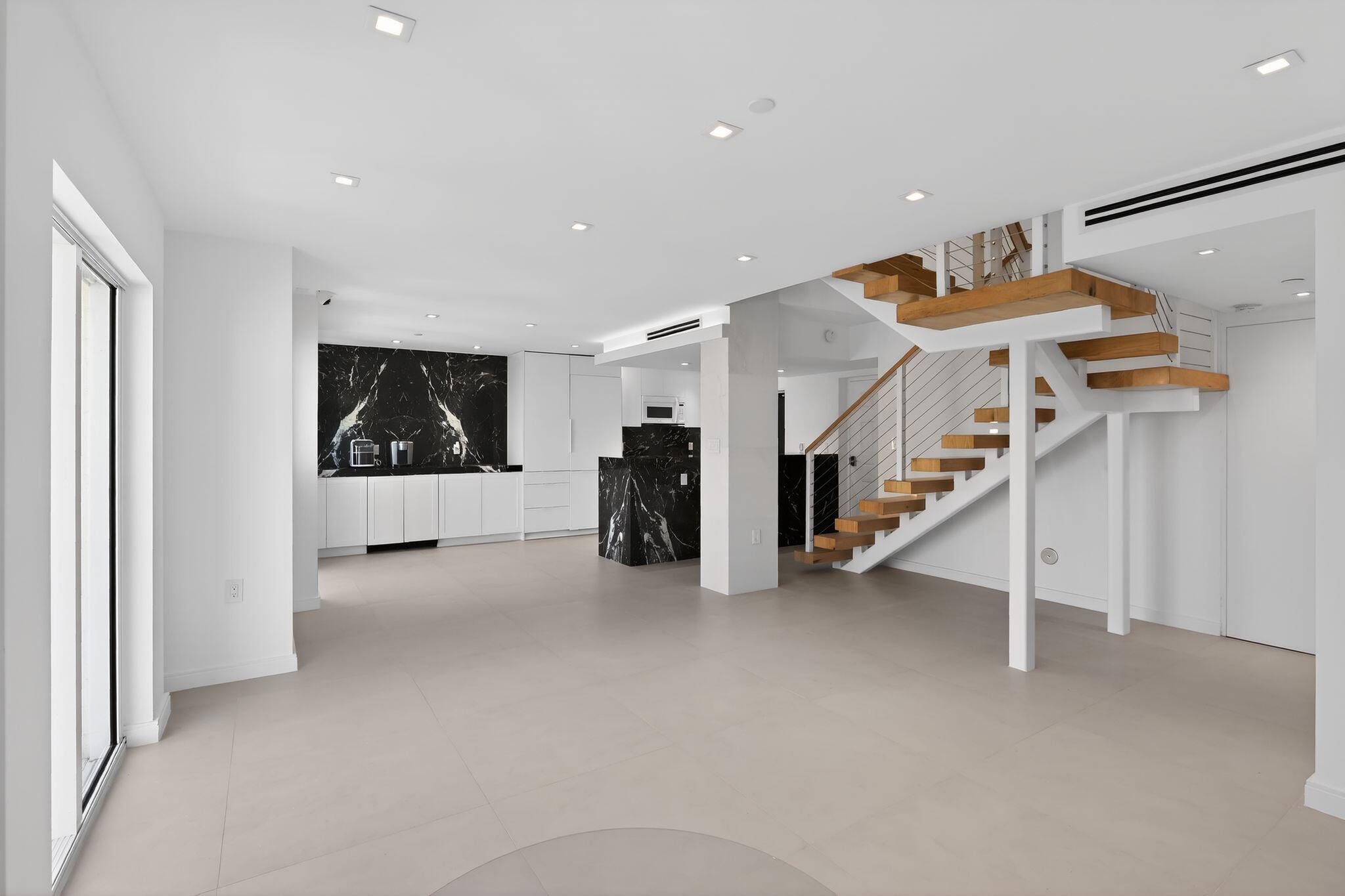 THE COURTS AT SOUTH BEACH CONDO - Residential