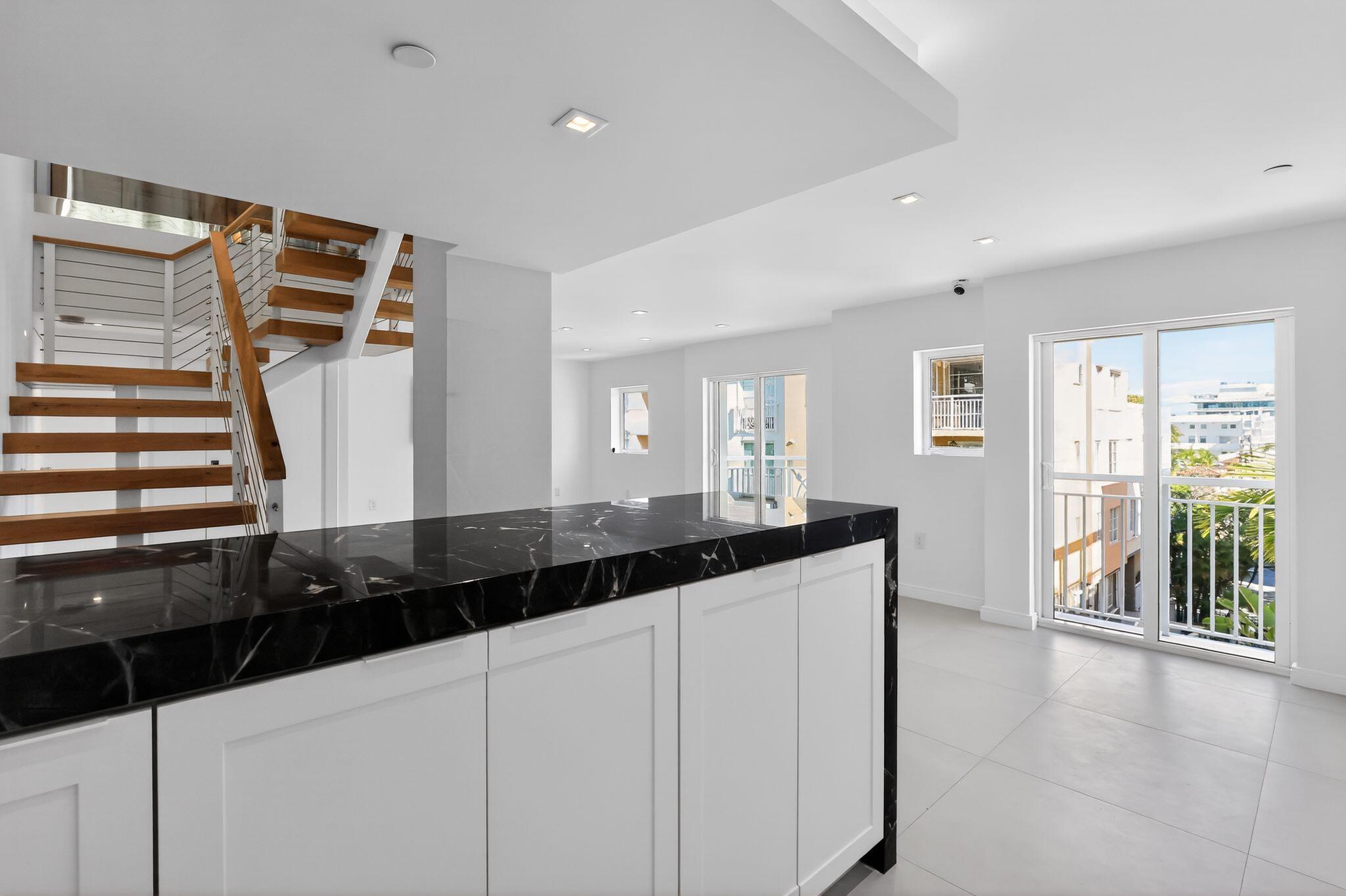 THE COURTS AT SOUTH BEACH CONDO - Residential