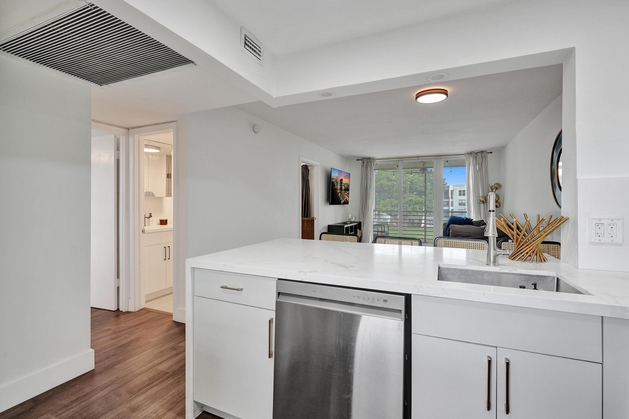 9420 Poinciana Pl 311