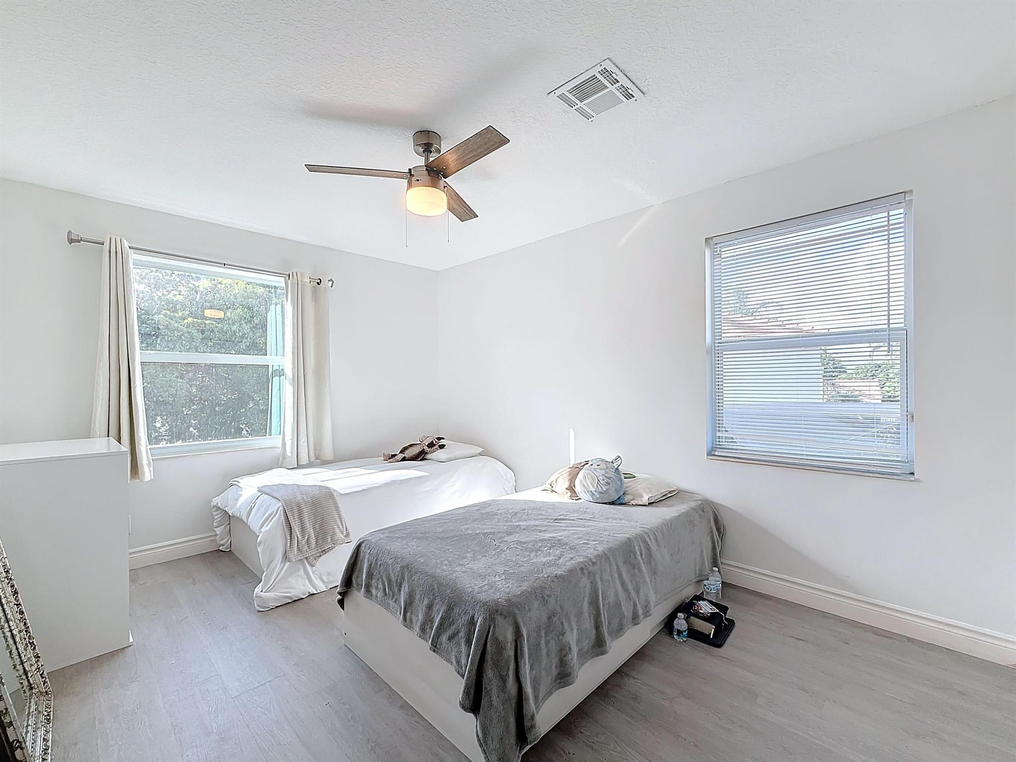 CORAL BAY REPLAT SECTION - Residential