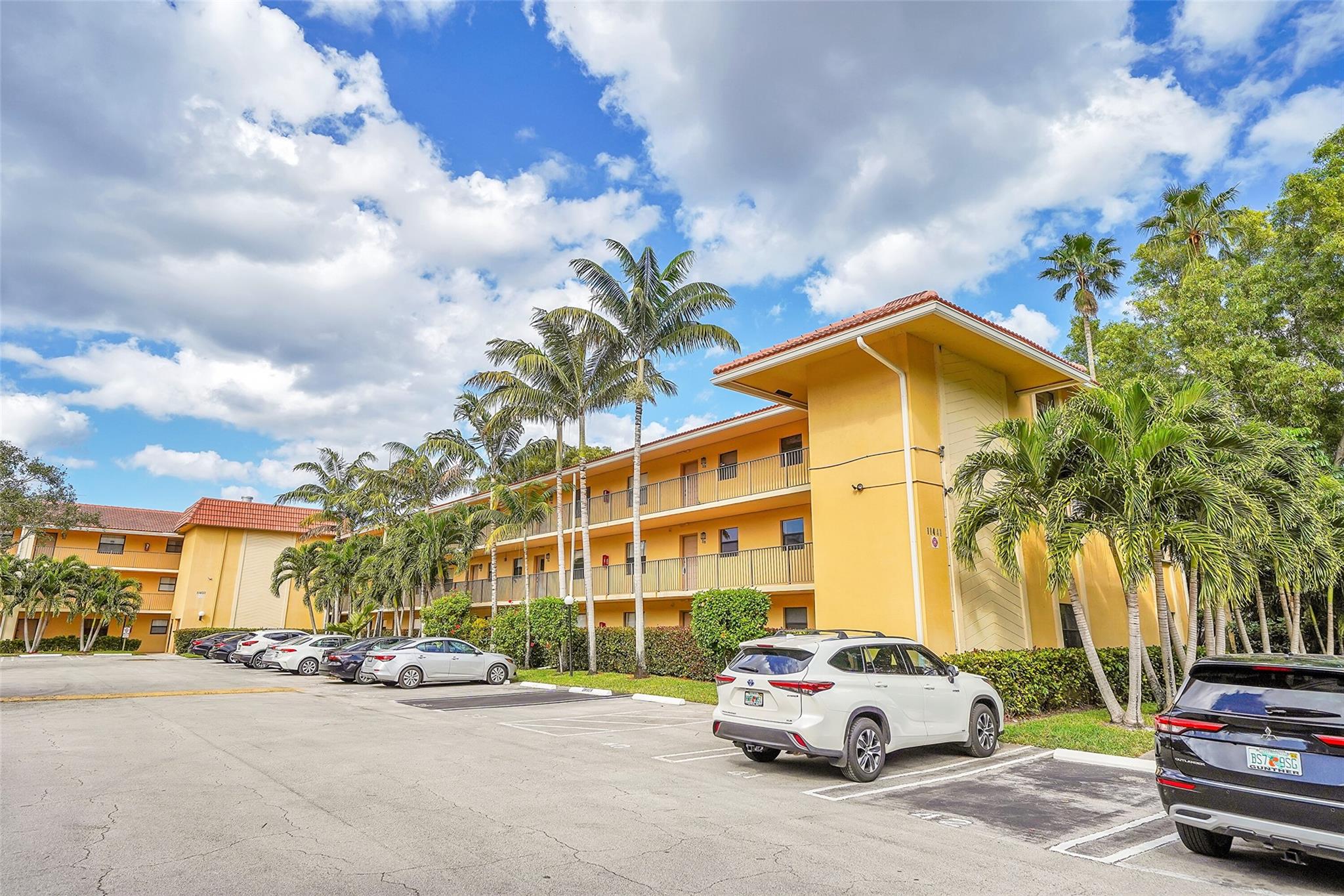 This charming All ages 2-bedroom, 2-bathroom condominium in Waterside Edge, Coral Springs, Florida, spans 804
square feet and combines comfort with style. The open floor plan and water view create a serene atmosphere. The
kitchen features stainless steel appliances and white cabinetry, while the living area showcases light wood flooring
and abundant natural light. The primary bedroom offers a ceiling fan and spacious closet. Residents can access a
community pool and beautifully landscaped grounds, with shopping, dining, and entertainment nearby. Experience
vibrant Florida living in this delightful condo. Storage available