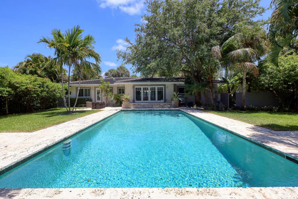 Photo of 1635 Seabreeze Boulevard, Fort Lauderdale, FL 33316 (MLS # B26039001)