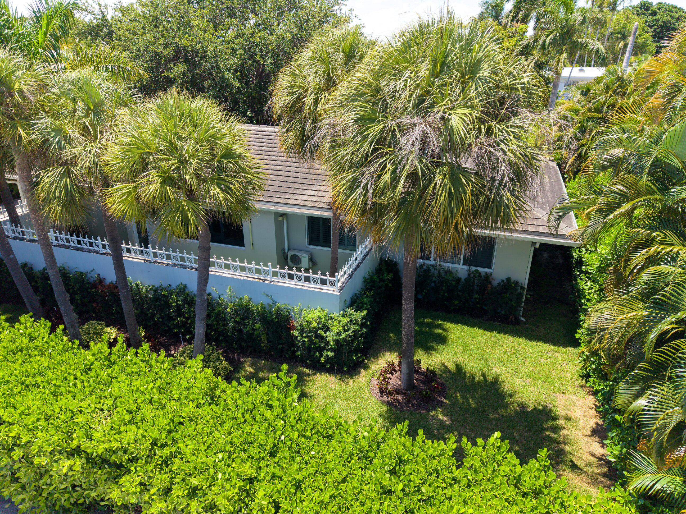 1635 Seabreeze Boulevard