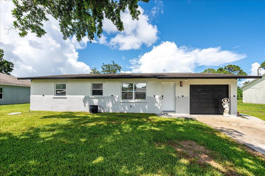 Photo of 673 NE Horizon Lane, Port Saint Lucie, FL 34983 (MLS # R11102589)