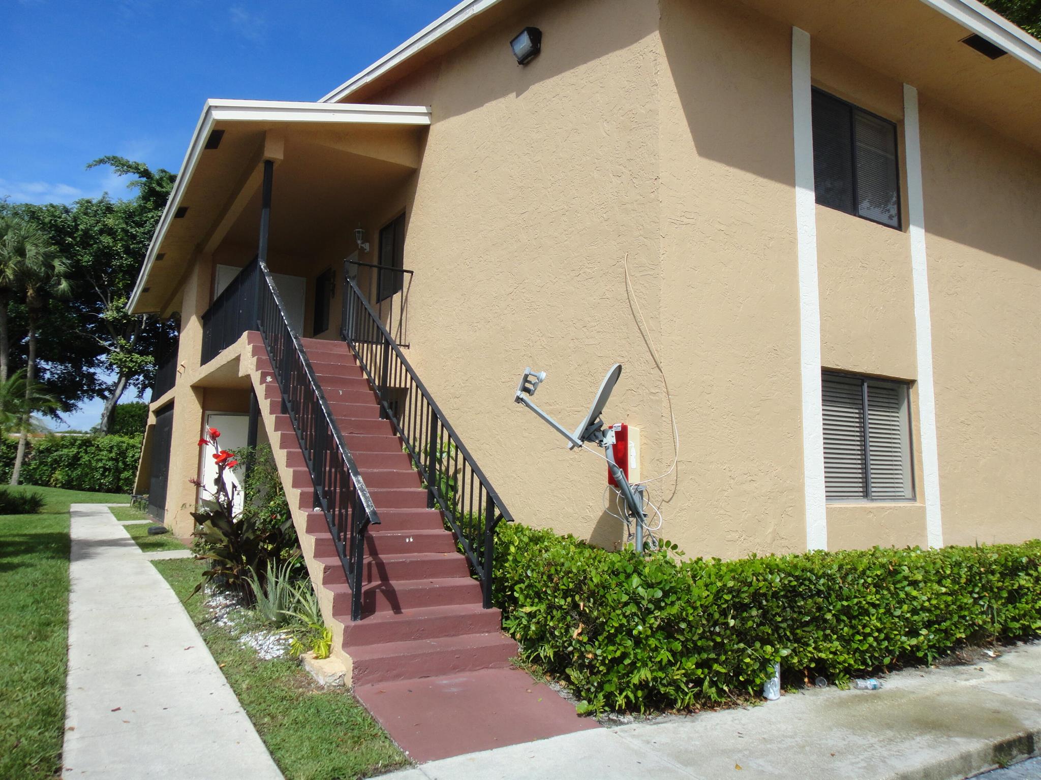 BEAUTIFUL 2 BEDROOM, 2 BATHS APARTMENT, TILED & LAMINATED FLOORS, WASHER & DRYER, ACROSS FROM POOL, MONTHLY FEE INCLUDES: INSURANCE, LAWN, POOL & ROOF MAINTENANCE. NEW ROOF ASSESSMENT WILL BE PAID BY SELLER AT CLOSING. OK TO RENT AFTER CLOSING.