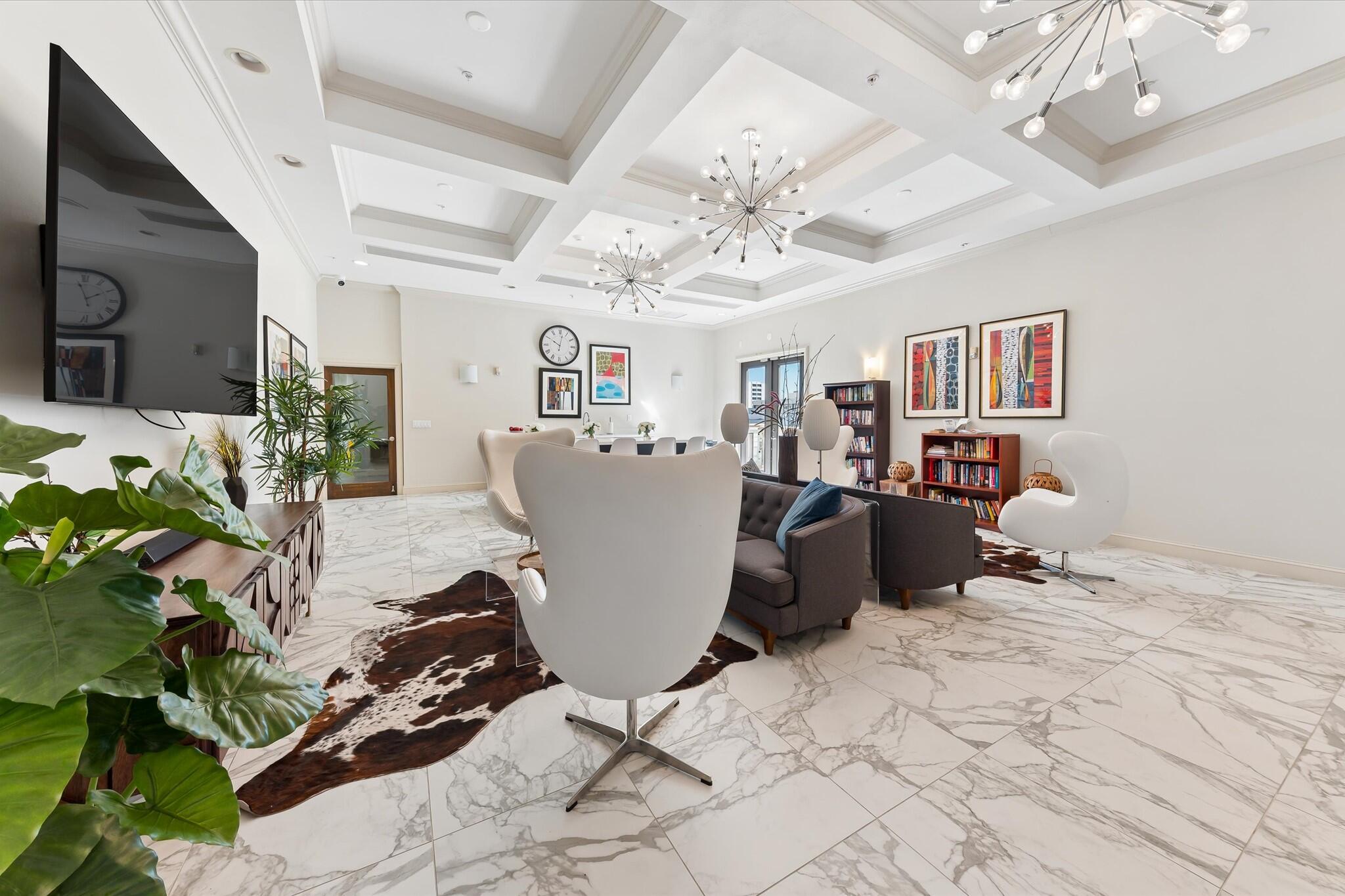 PRADO CONDO - Residential