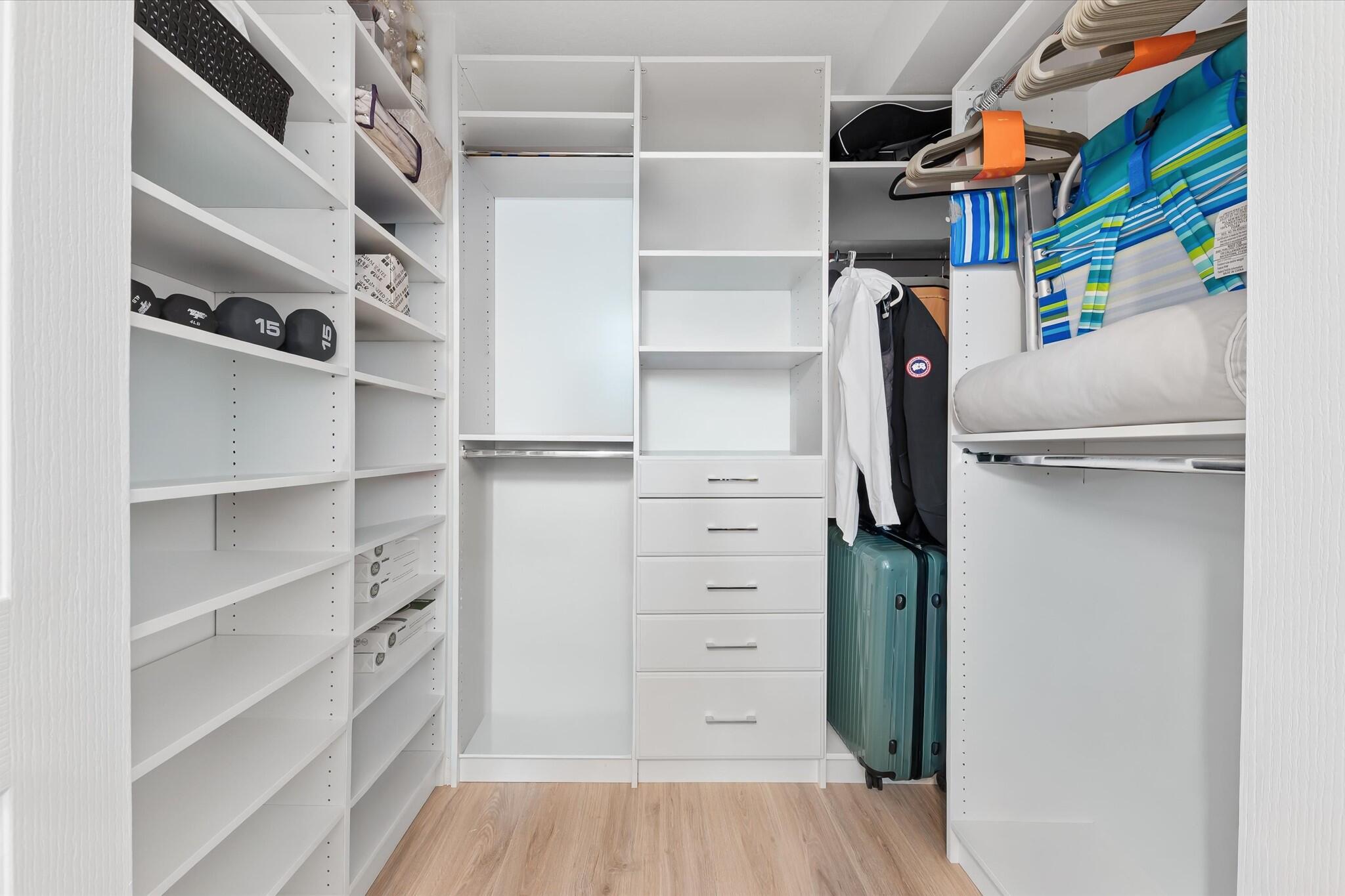 PRADO CONDO - Residential