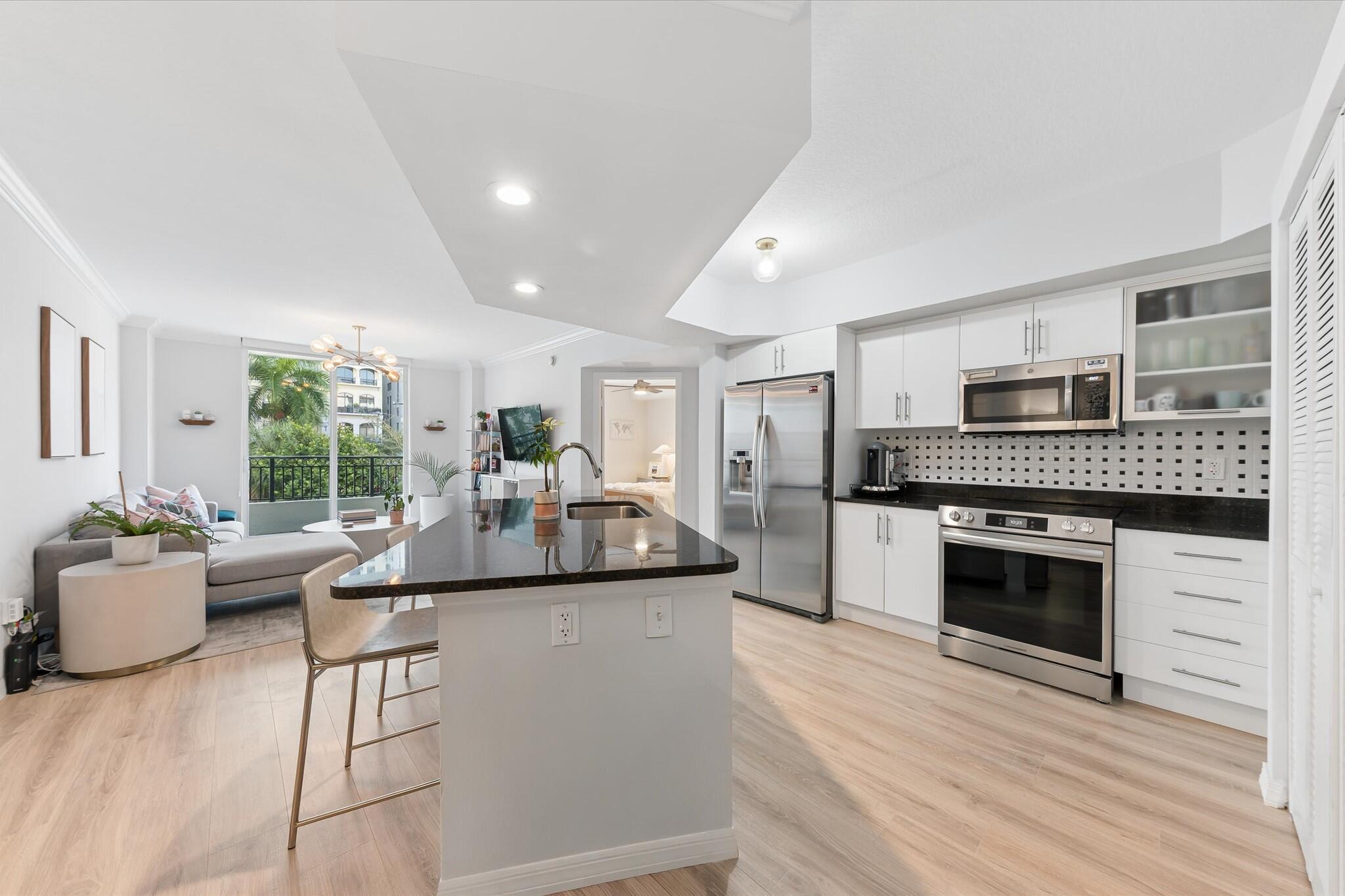 PRADO CONDO - Residential