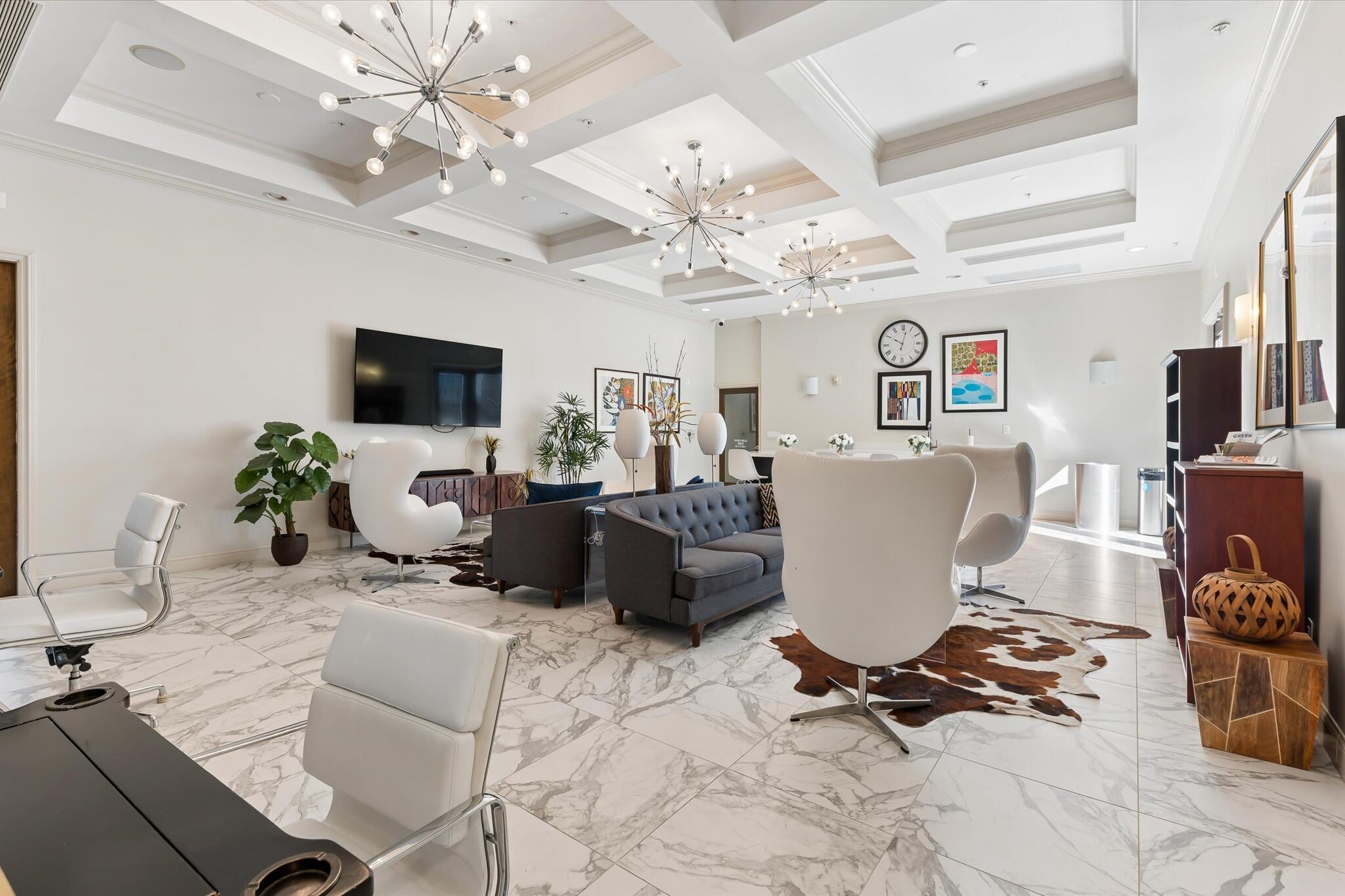 PRADO CONDO - Residential