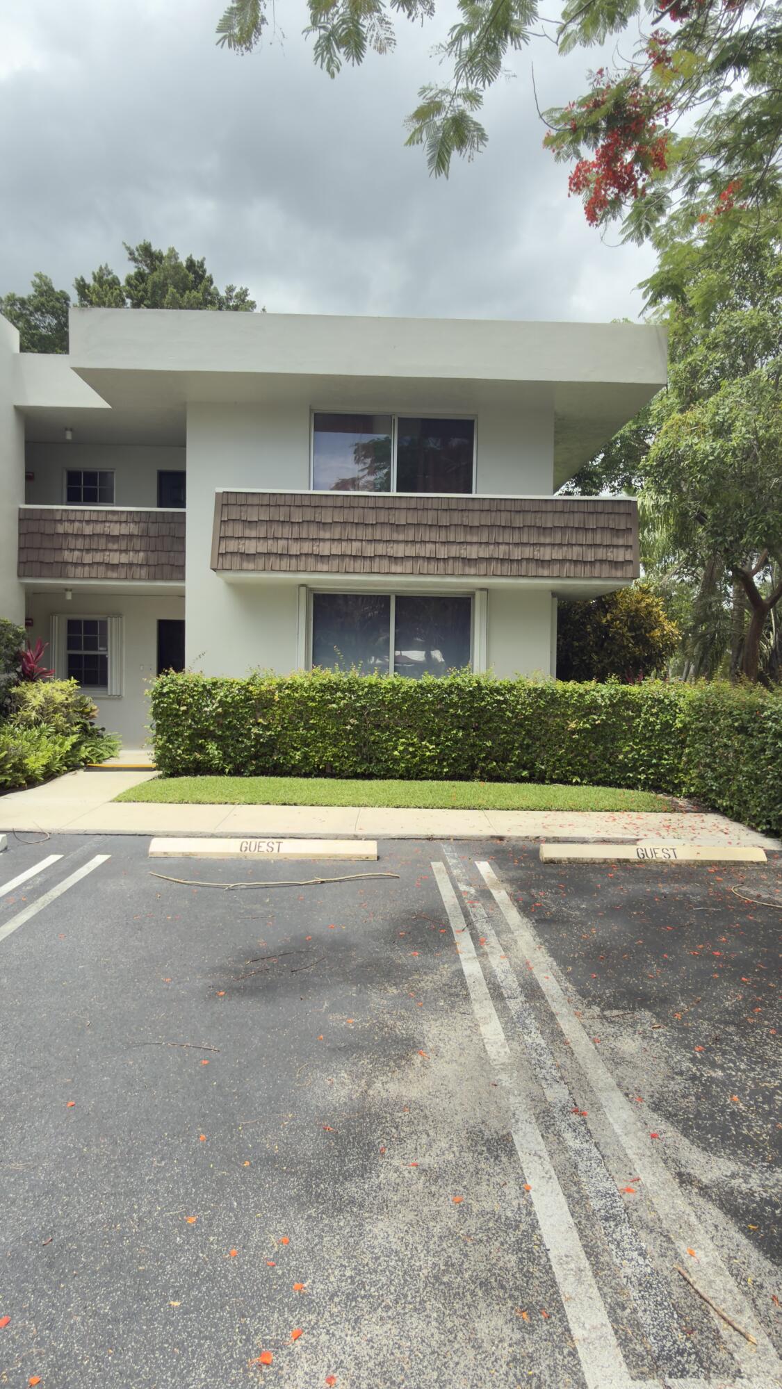 4031 N Cypress Drive 101