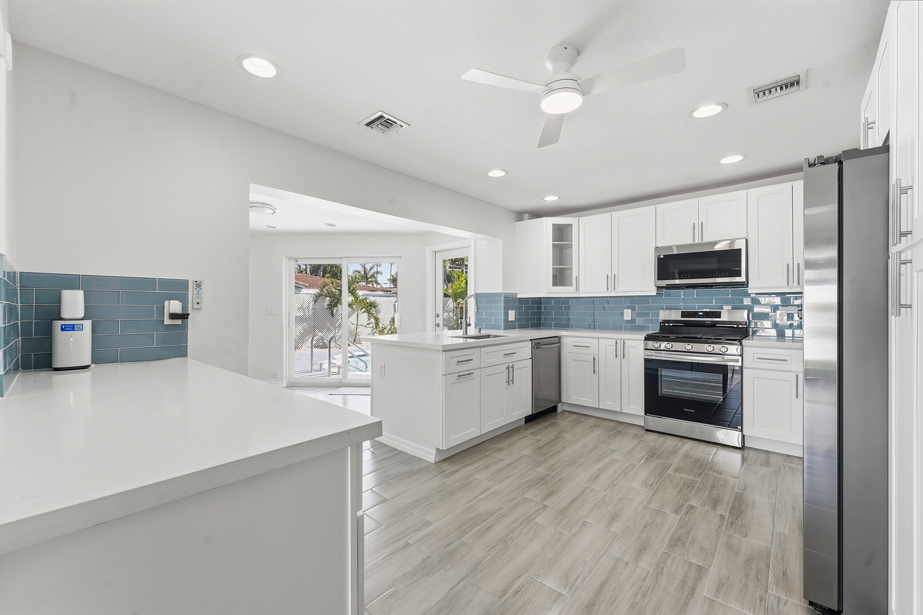 CORAL RIDGE ISLES - Residential Lease