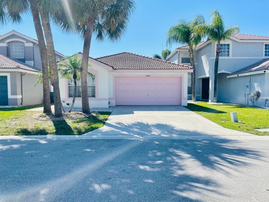 Beautiful single-family home for rent featuring 4 bedrooms and 2 bathrooms with a spacious garage. Enjoy a large backyard perfect for relaxing or entertaining. Located in a well-maintained community with HOA. Conveniently situated near restaurants, shopping centers, and the mall, with easy access to major roads. This home offers comfort, space, and an excellent location—ready for immediate occupancy!