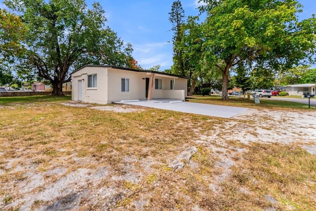 Photo of 1131 NW 18th Avenue, Fort Lauderdale, FL 33311 (MLS # B26033947)