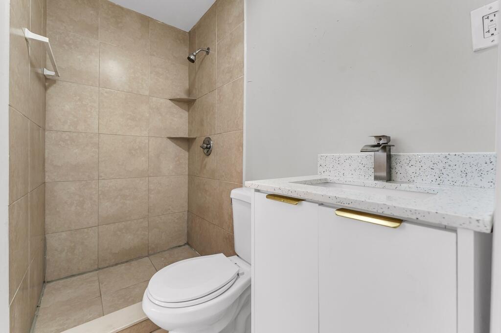 LAUDERDALE MANORS AMD PLAT - Residential