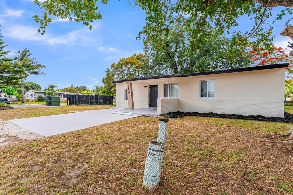 View photos, virtual tours, details... 1131 NW 18th Avenue