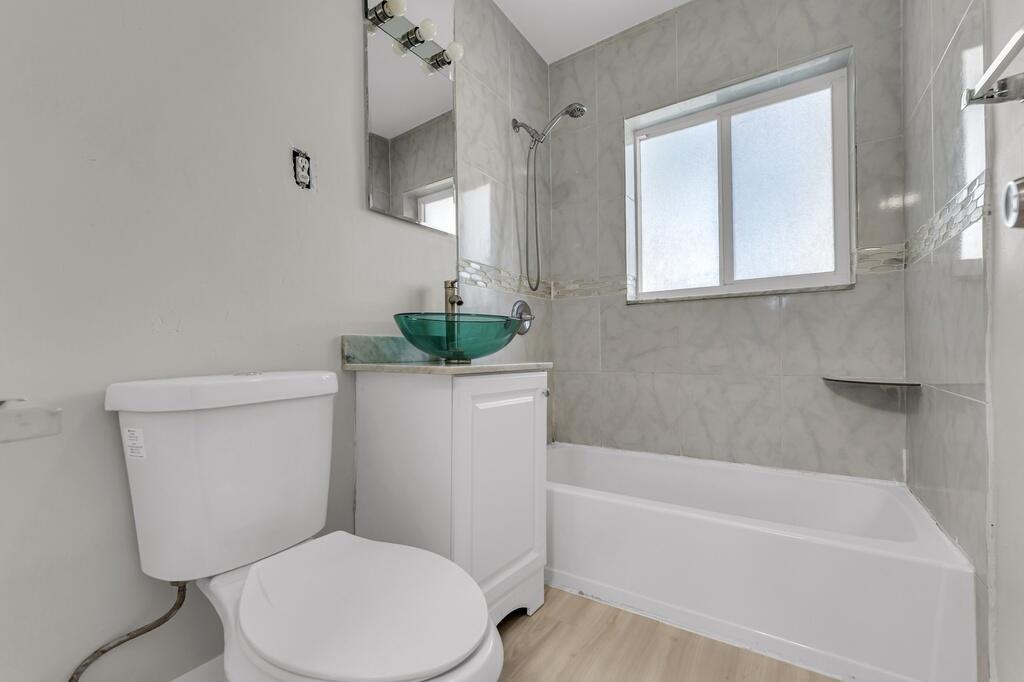 LAUDERDALE MANORS AMD PLAT - Residential