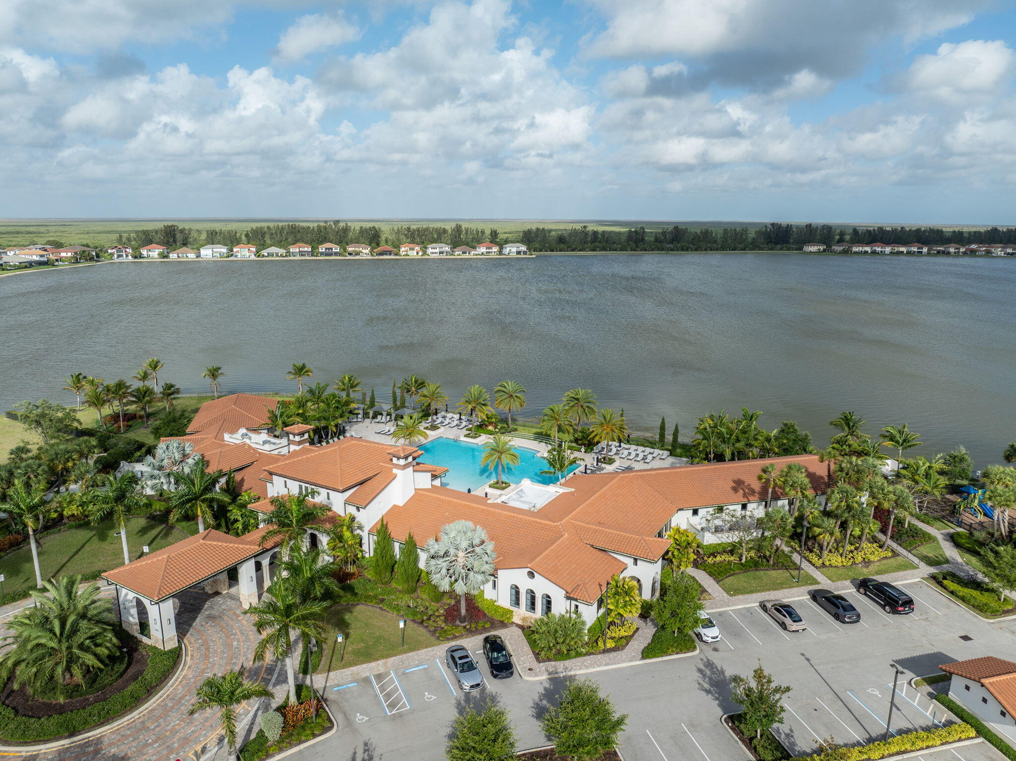 PARKLAND BAY - Residential