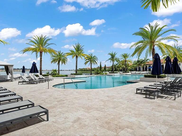 PARKLAND BAY - Residential