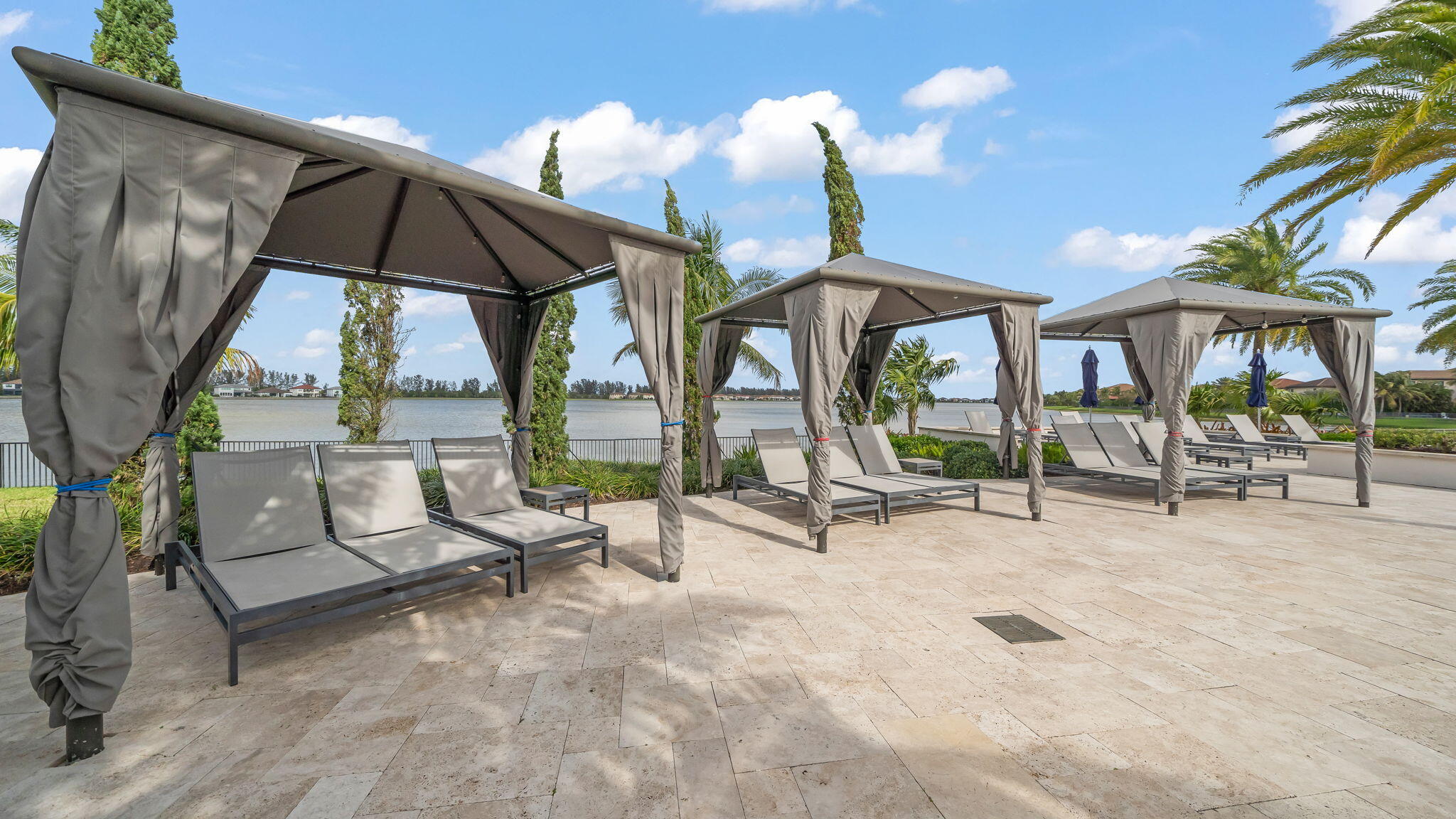 PARKLAND BAY - Residential