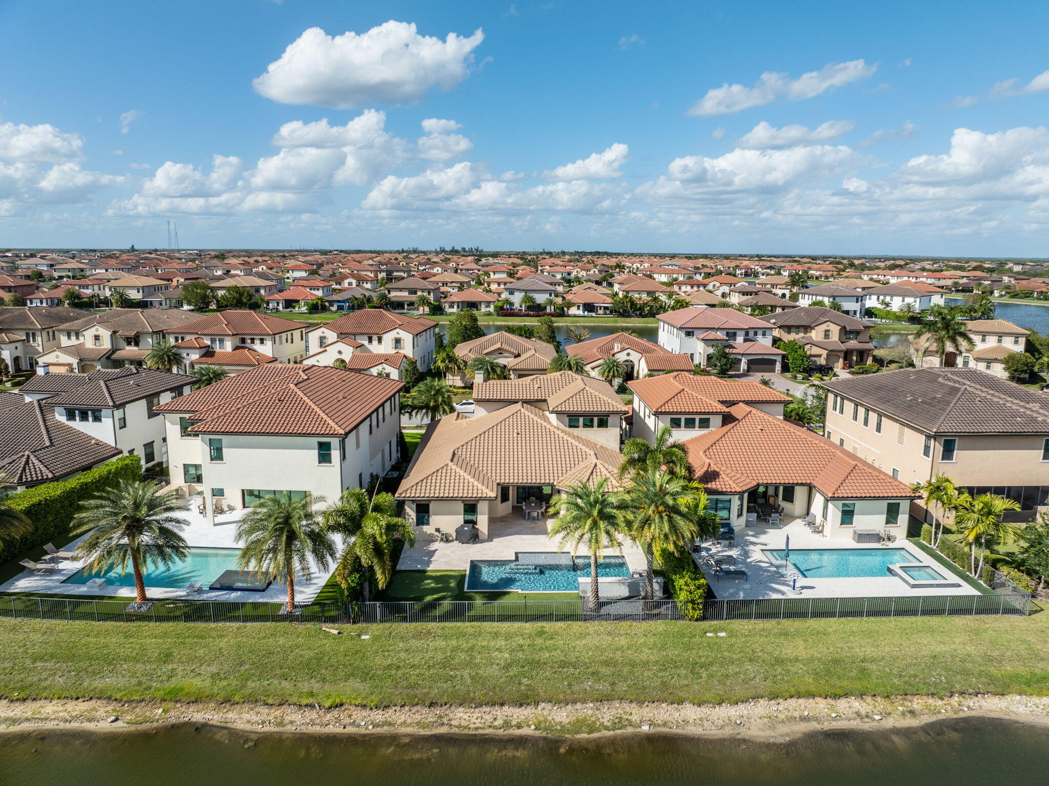 PARKLAND BAY - Residential