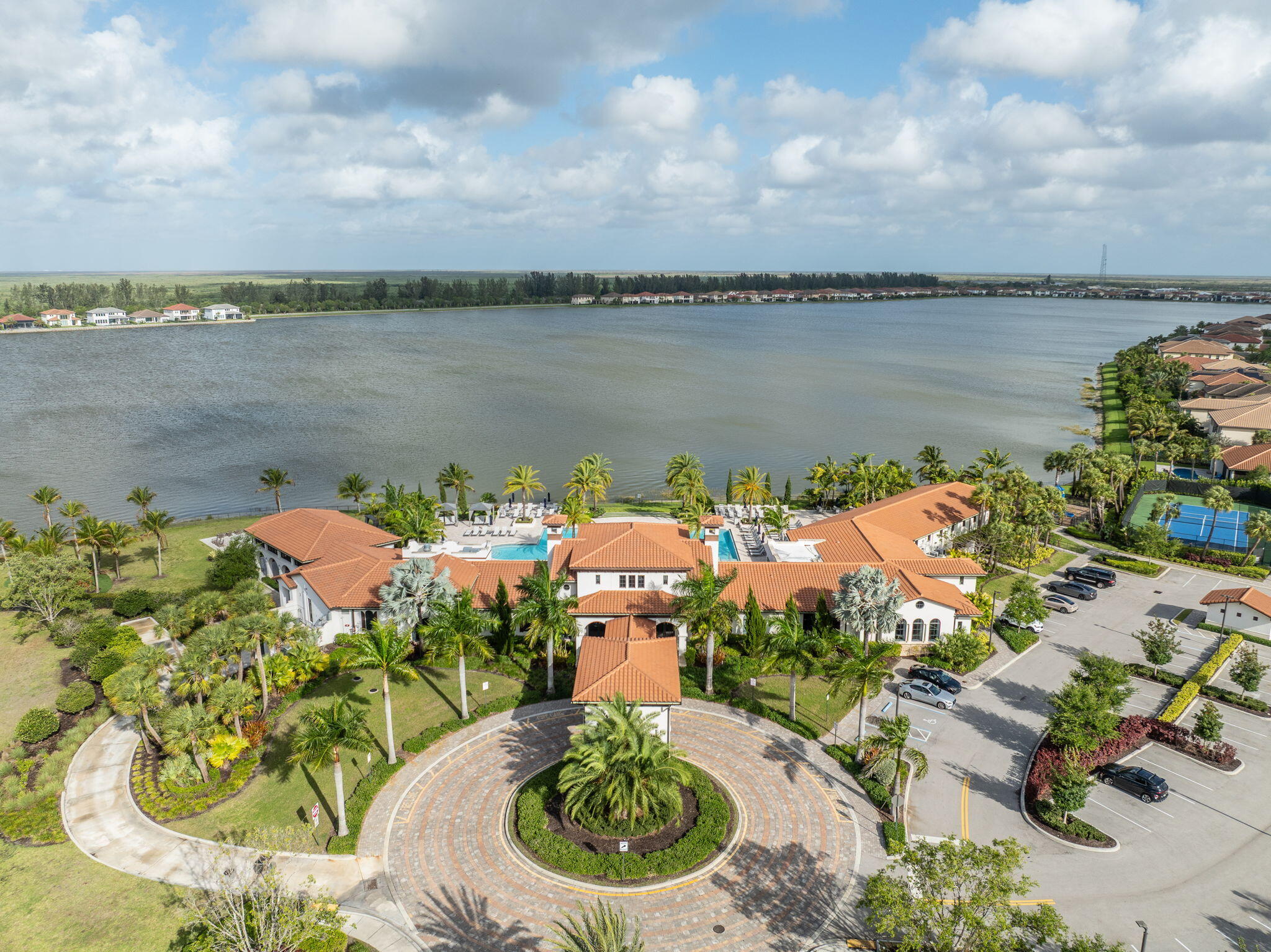 PARKLAND BAY - Residential