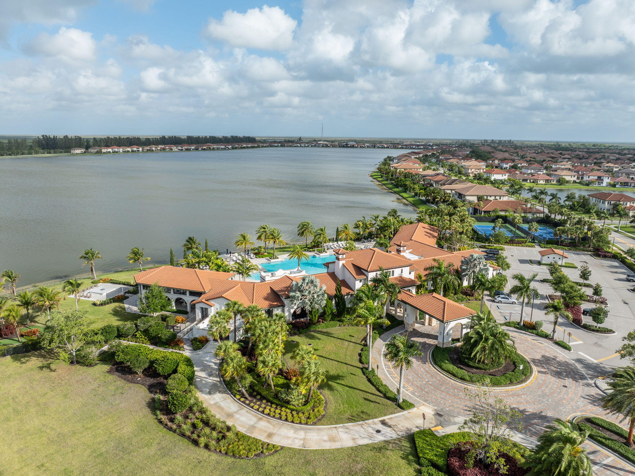 PARKLAND BAY - Residential