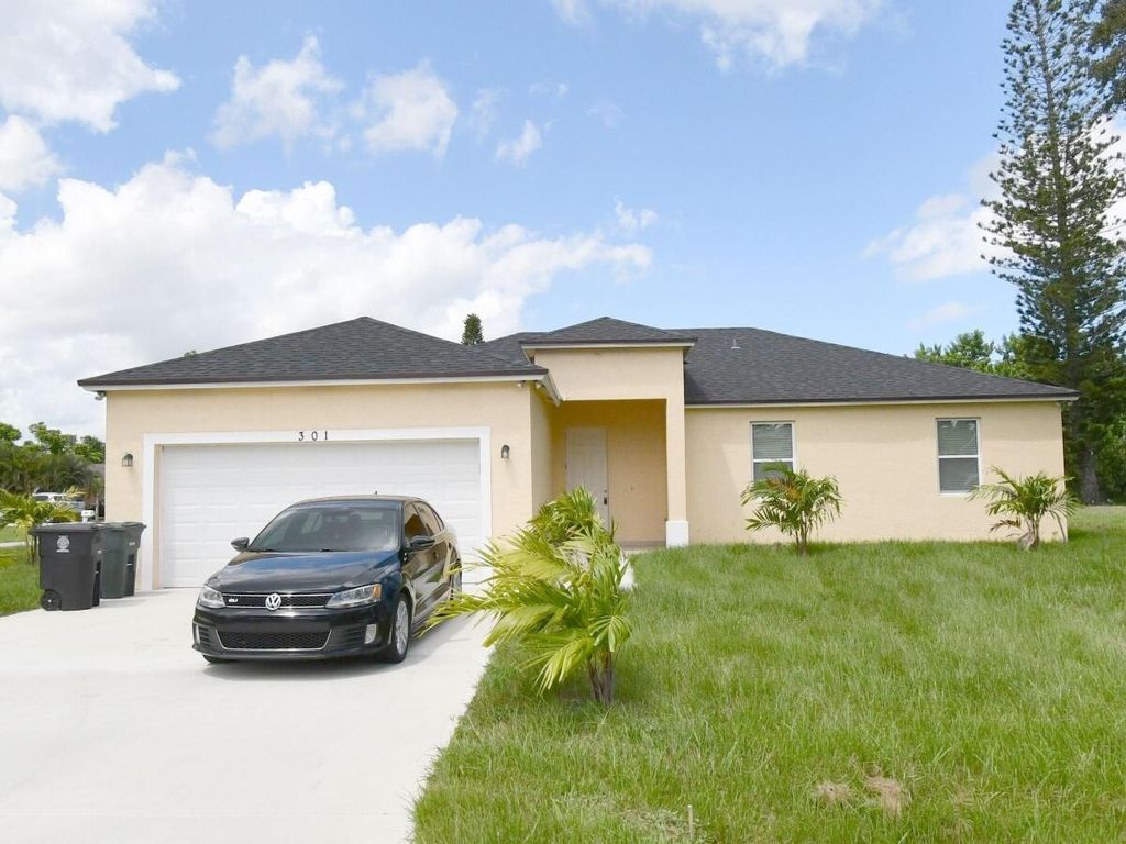 Photo of 301 SE Bayview Ter, Port Saint Lucie, FL 34953 (MLS # R11005089)
