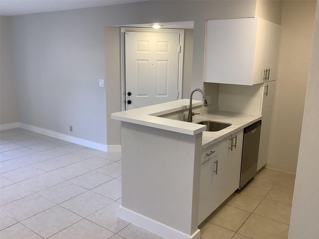 Photo of 2926 S University Drive #6104, Davie, FL 33328 (MLS # F10521153)