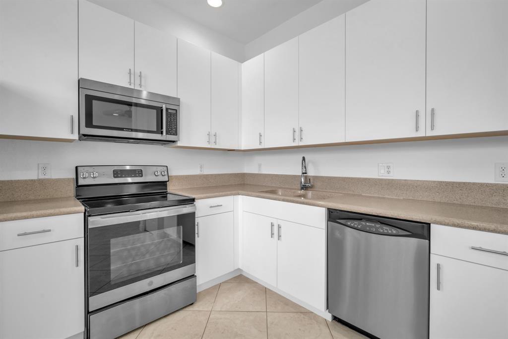 Lakeside Village Of Davie - Residential Lease