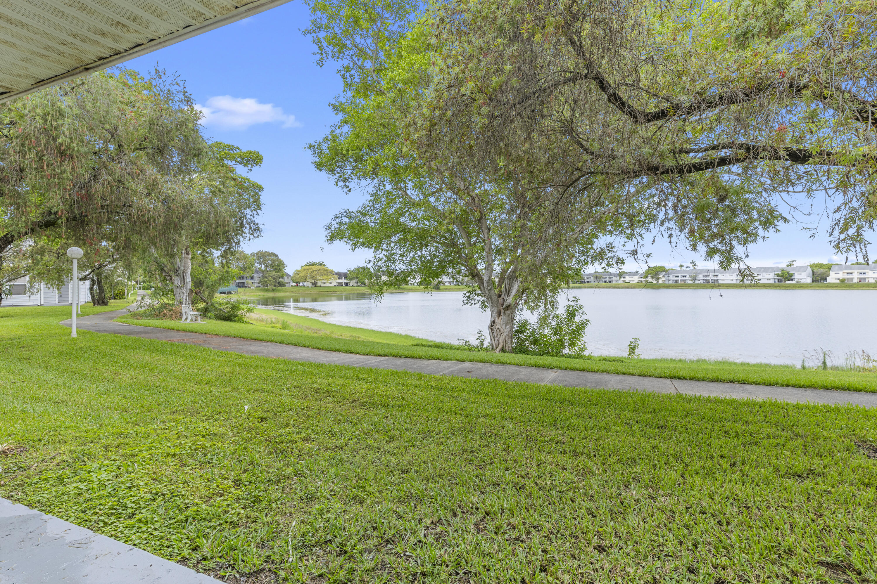 SUMMER LAKE - Residential