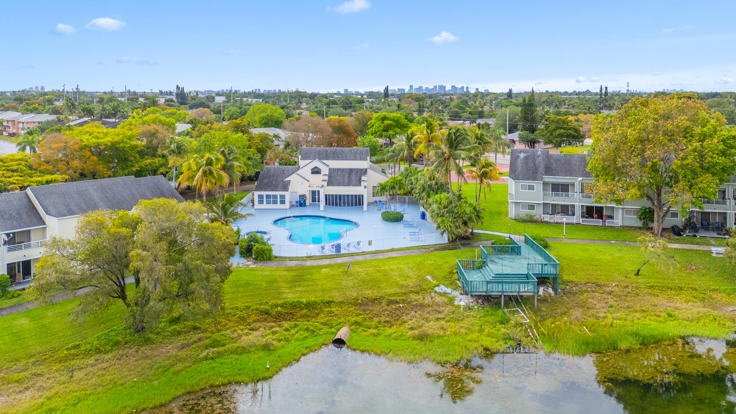 SUMMER LAKE - Residential
