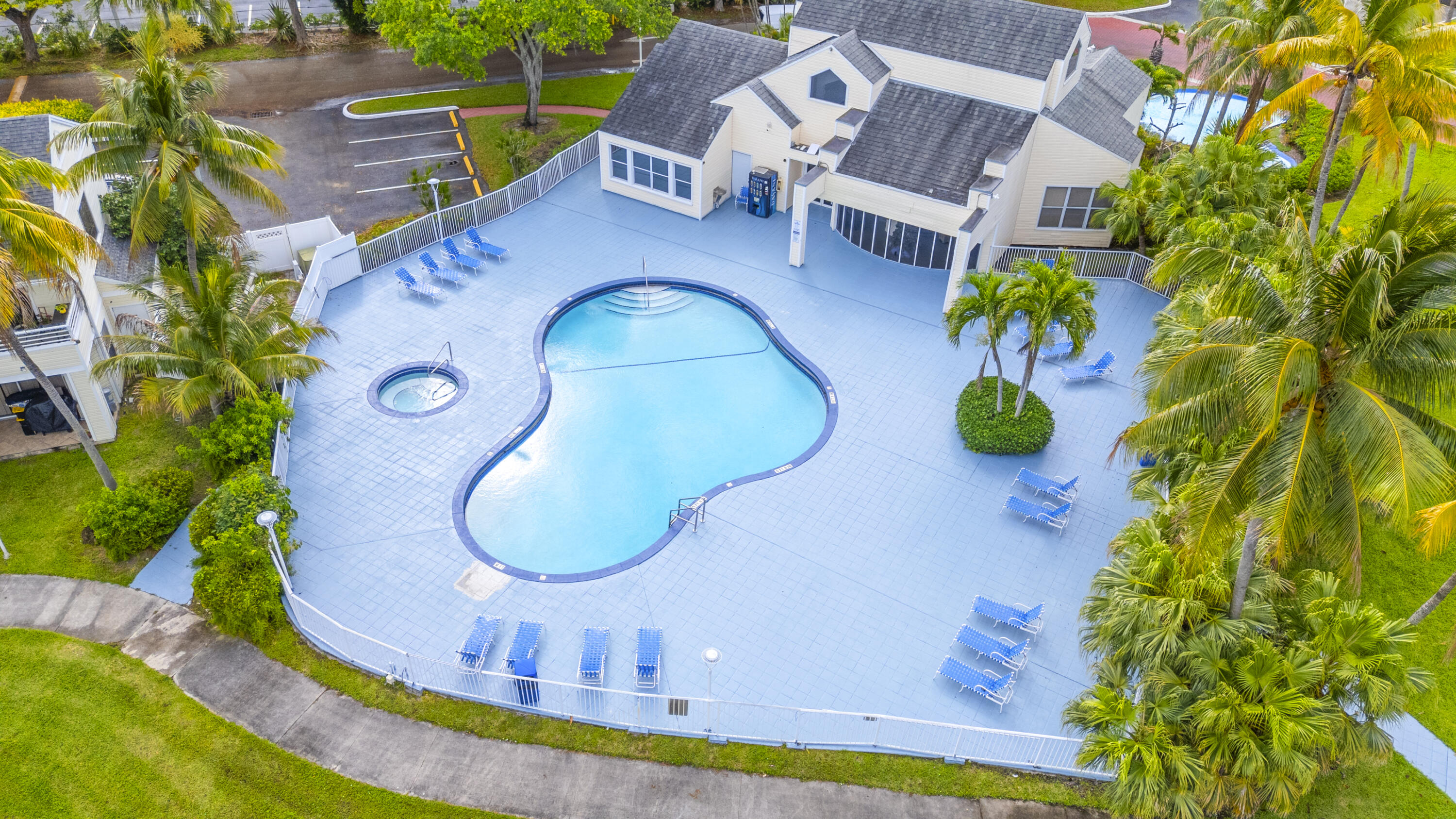 SUMMER LAKE - Residential
