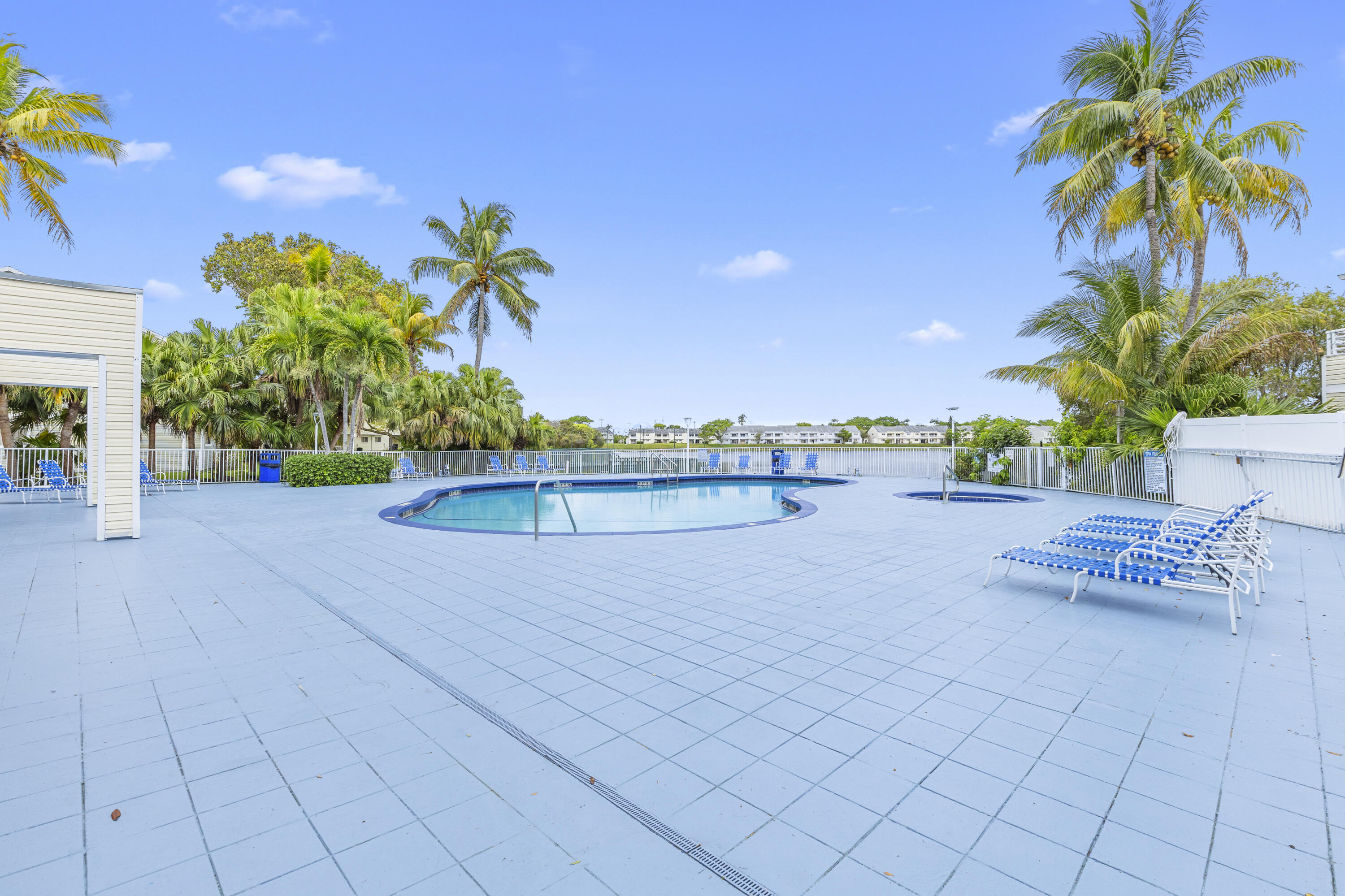 SUMMER LAKE - Residential