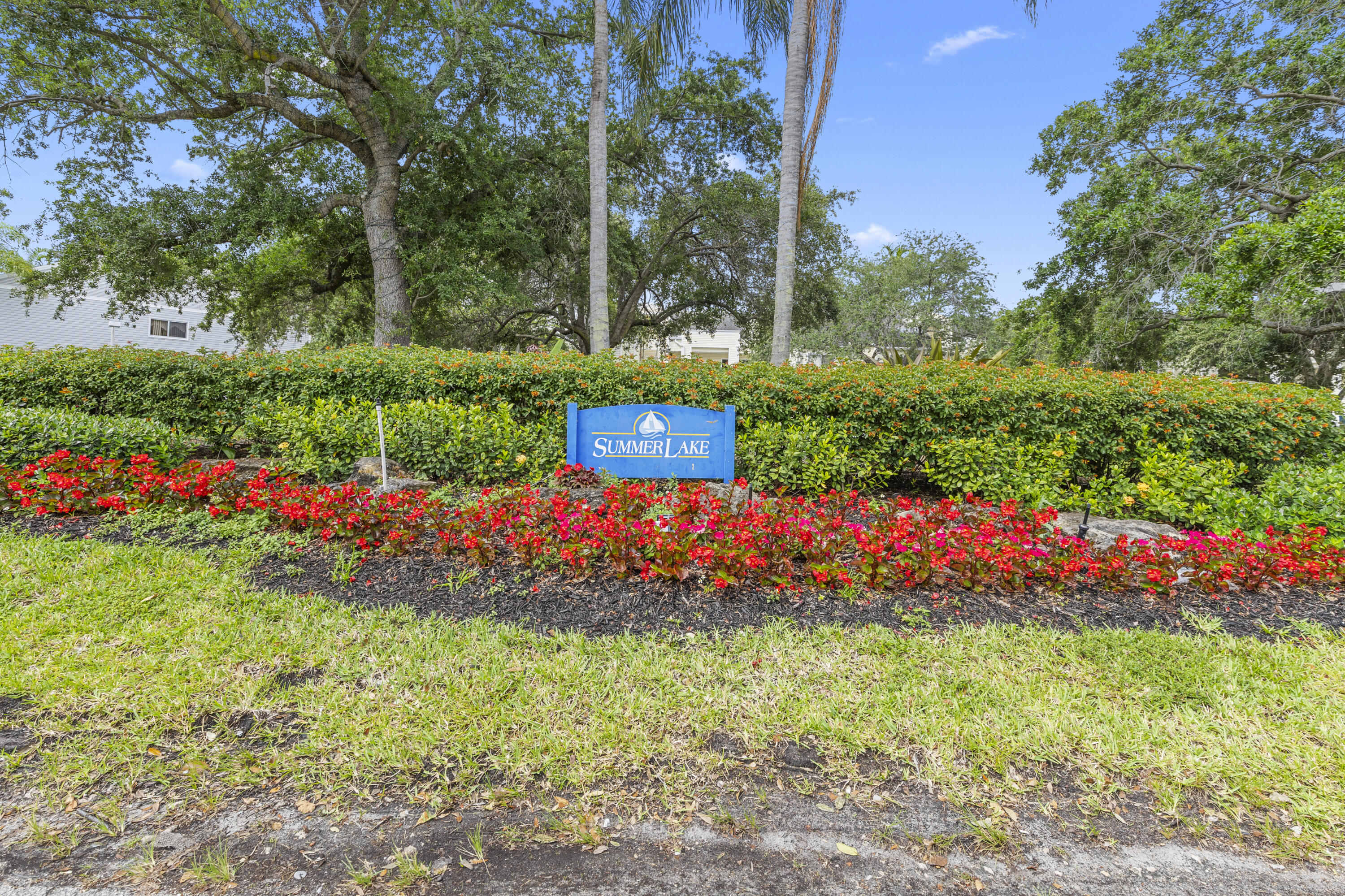 SUMMER LAKE - Residential
