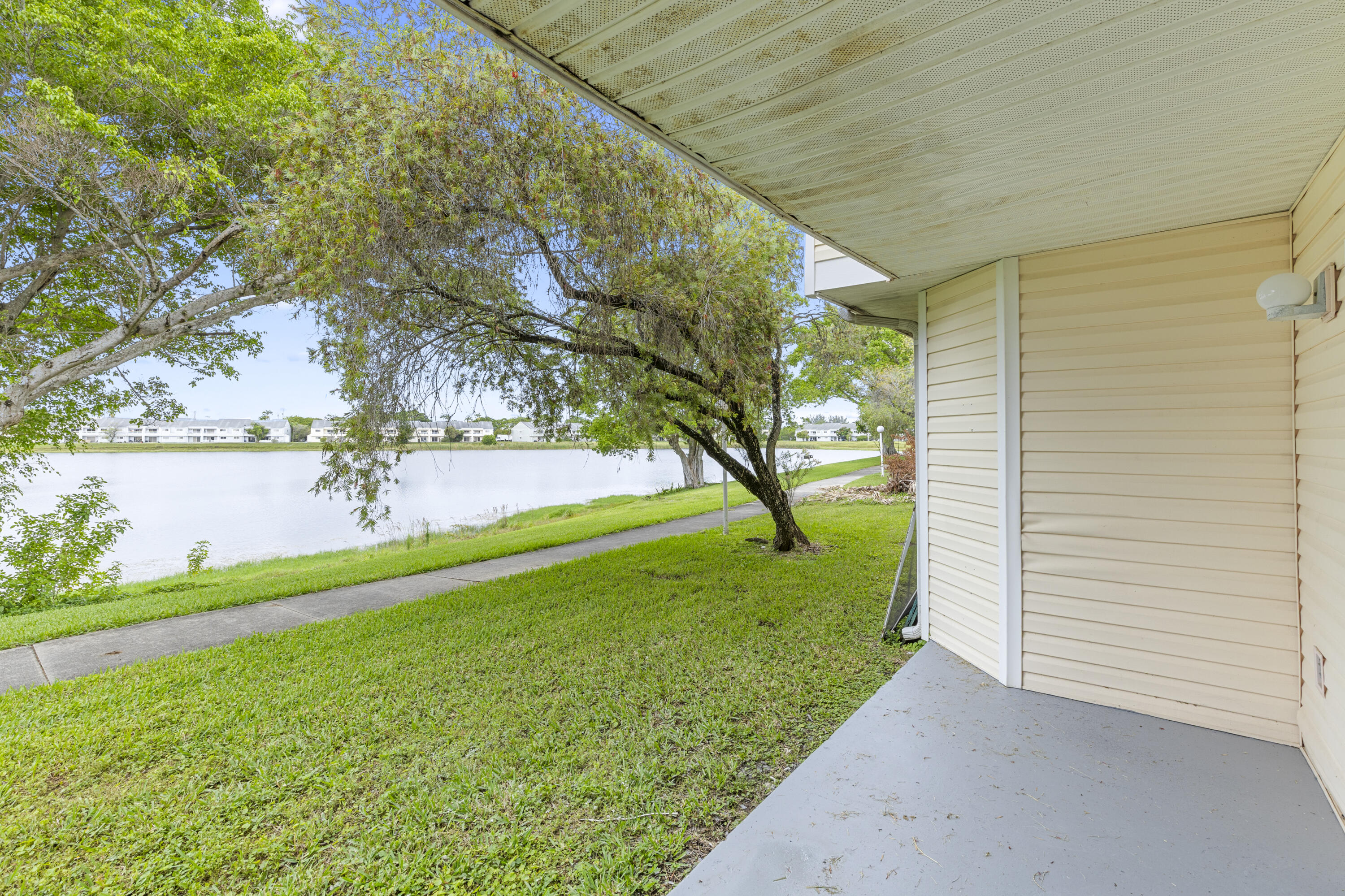 SUMMER LAKE - Residential
