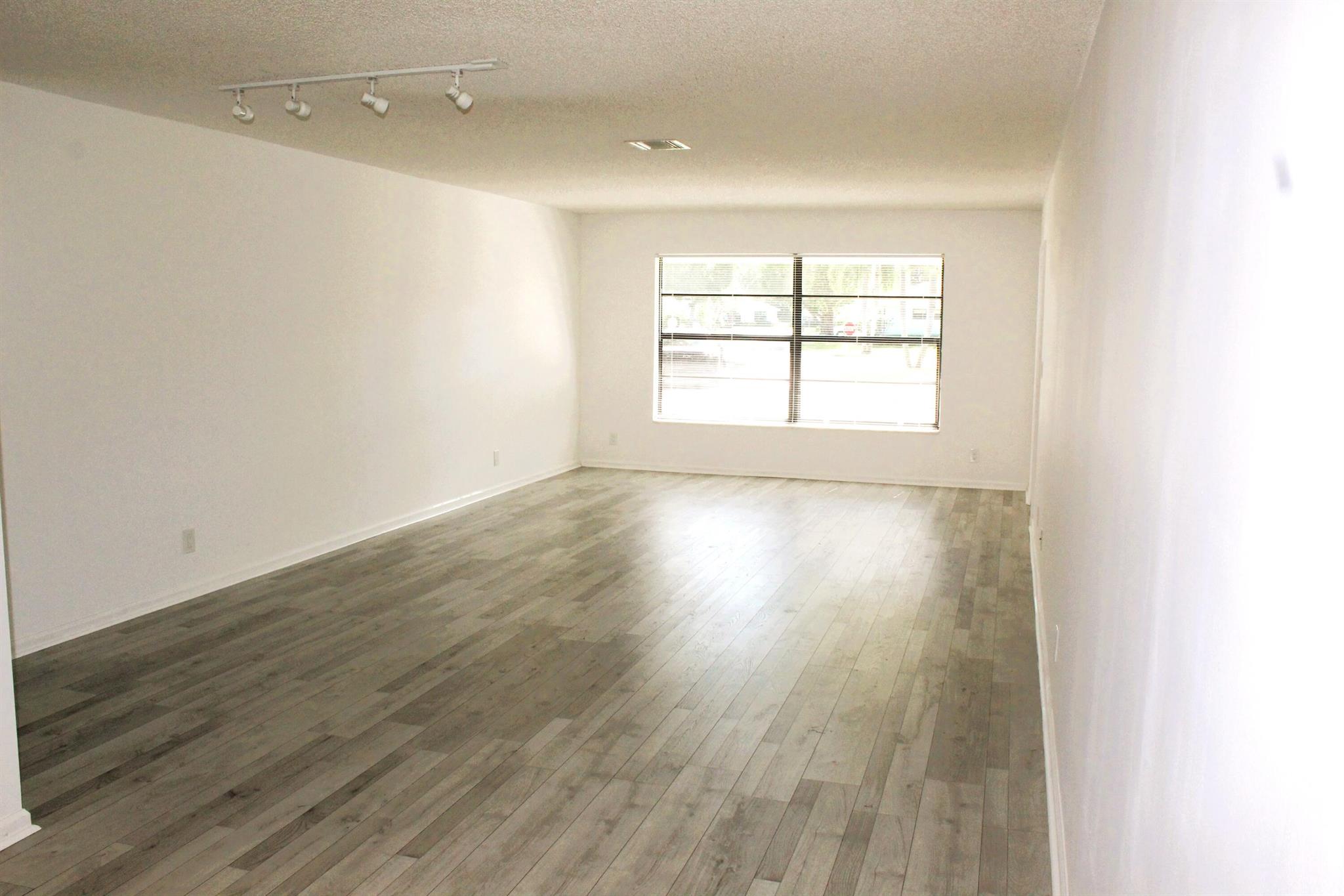 BENT TREE VILLAS EAST CON - Residential Lease