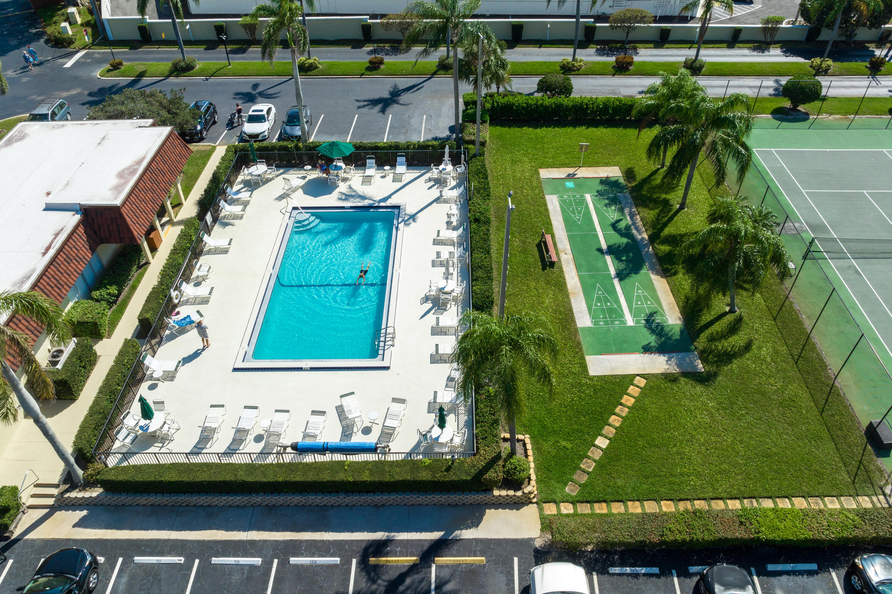 VILLAS ON THE GREEN CONDO - Residential Lease