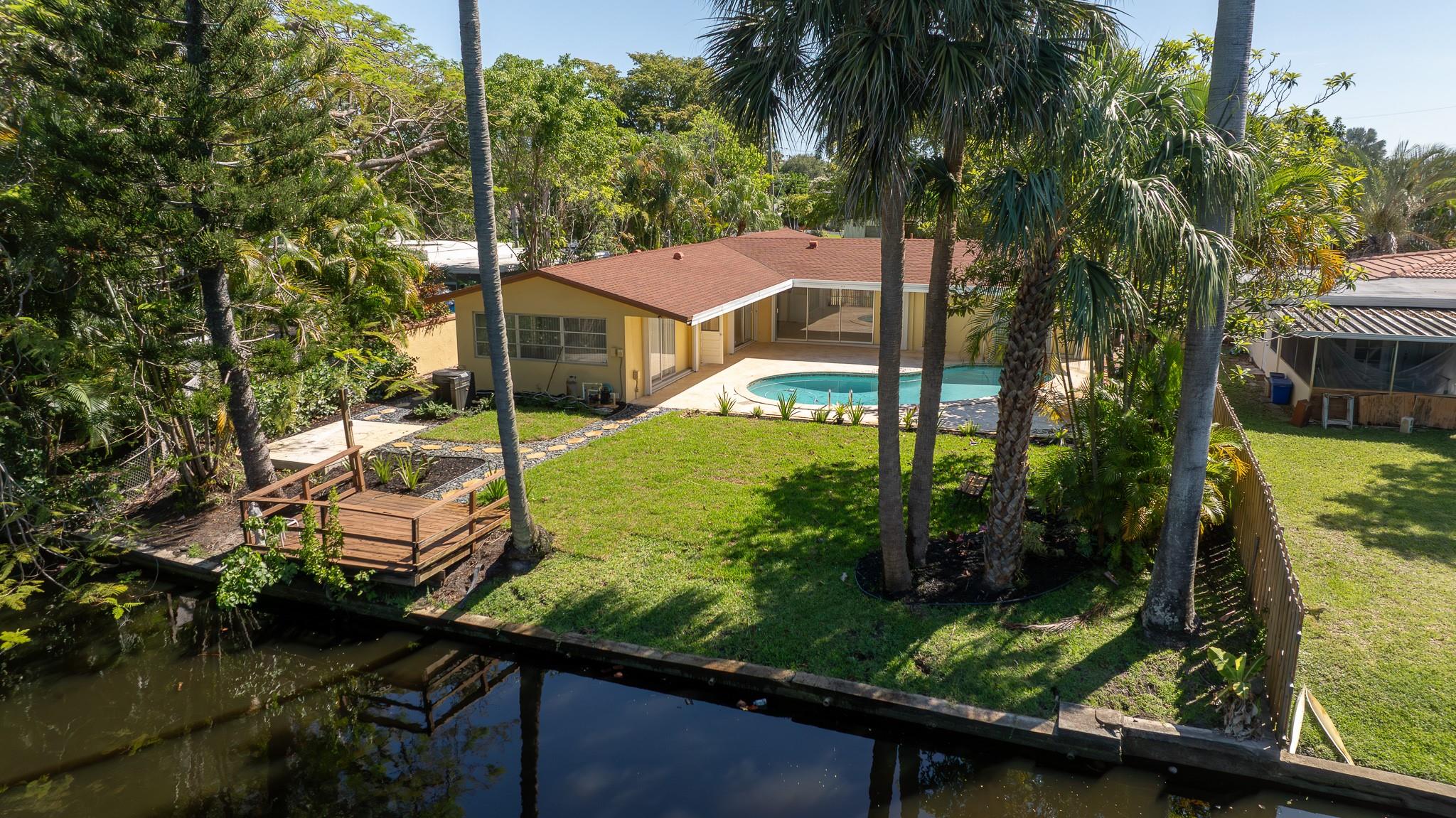 3566 Lloyd Dr