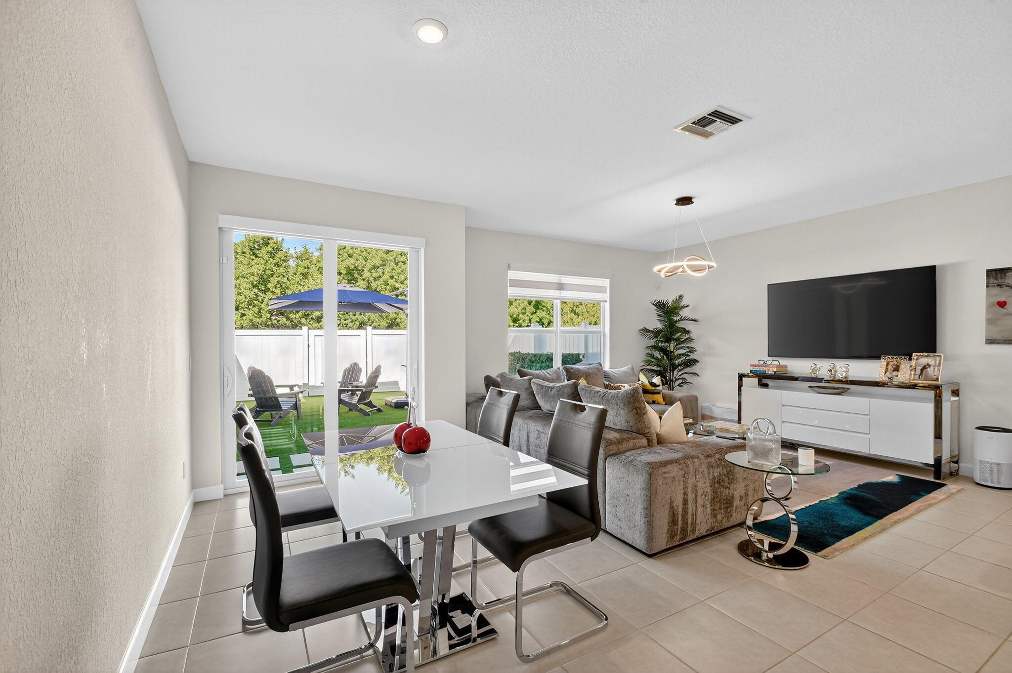 LAKESHORE AT THE FOUNTAIN - Residential