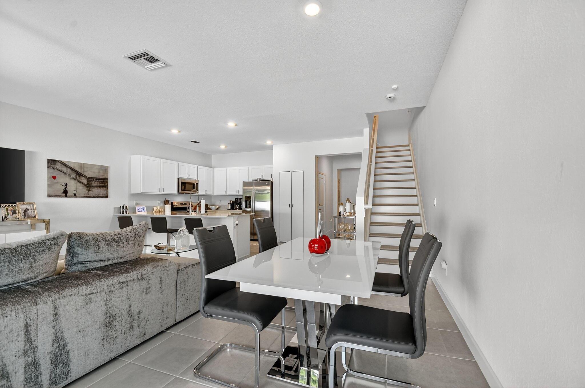 LAKESHORE AT THE FOUNTAIN - Residential