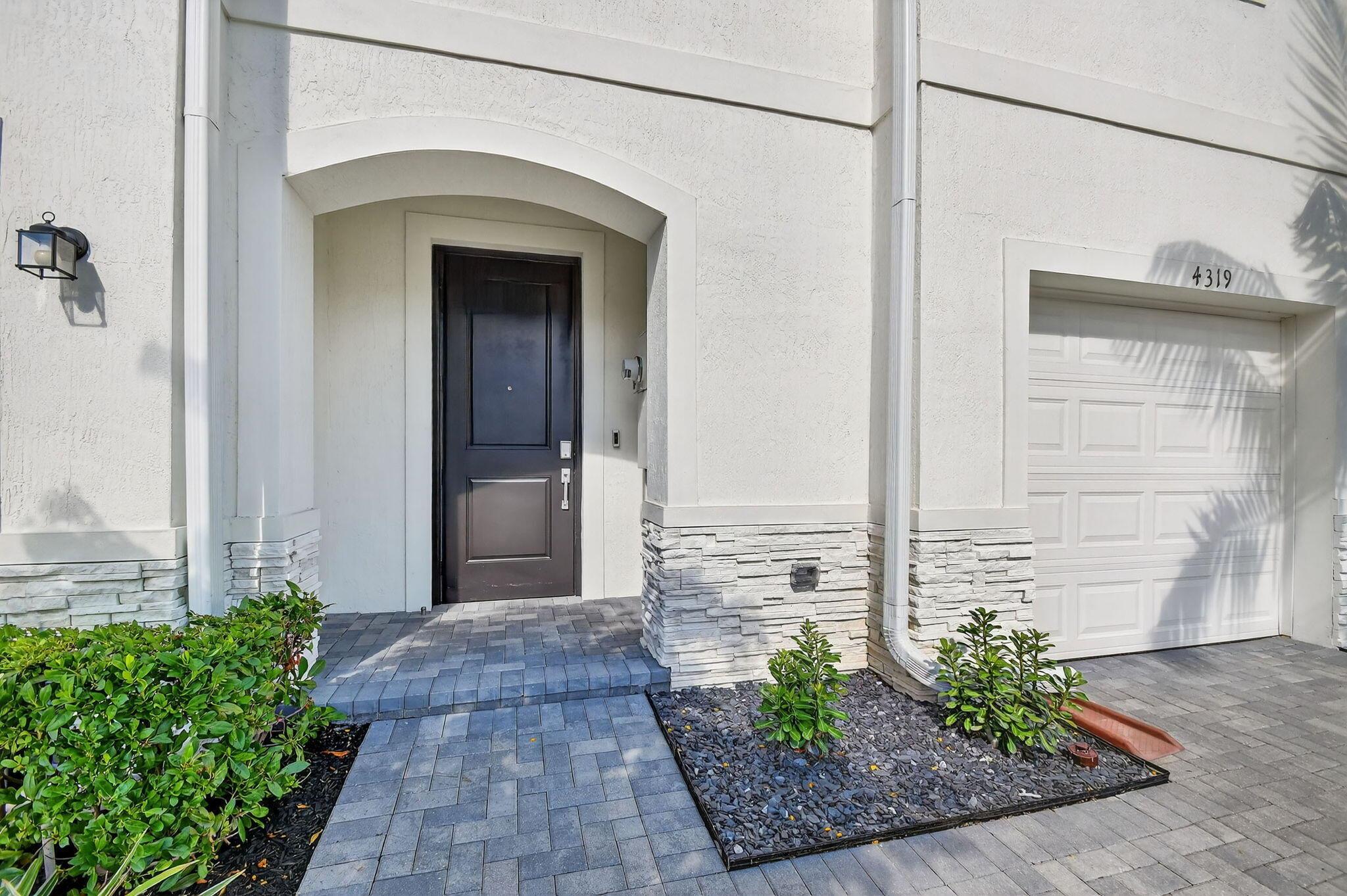 4319 Hammock Grove Drive