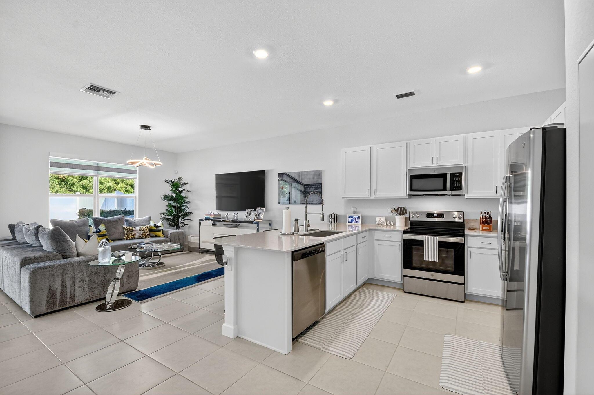 LAKESHORE AT THE FOUNTAIN - Residential