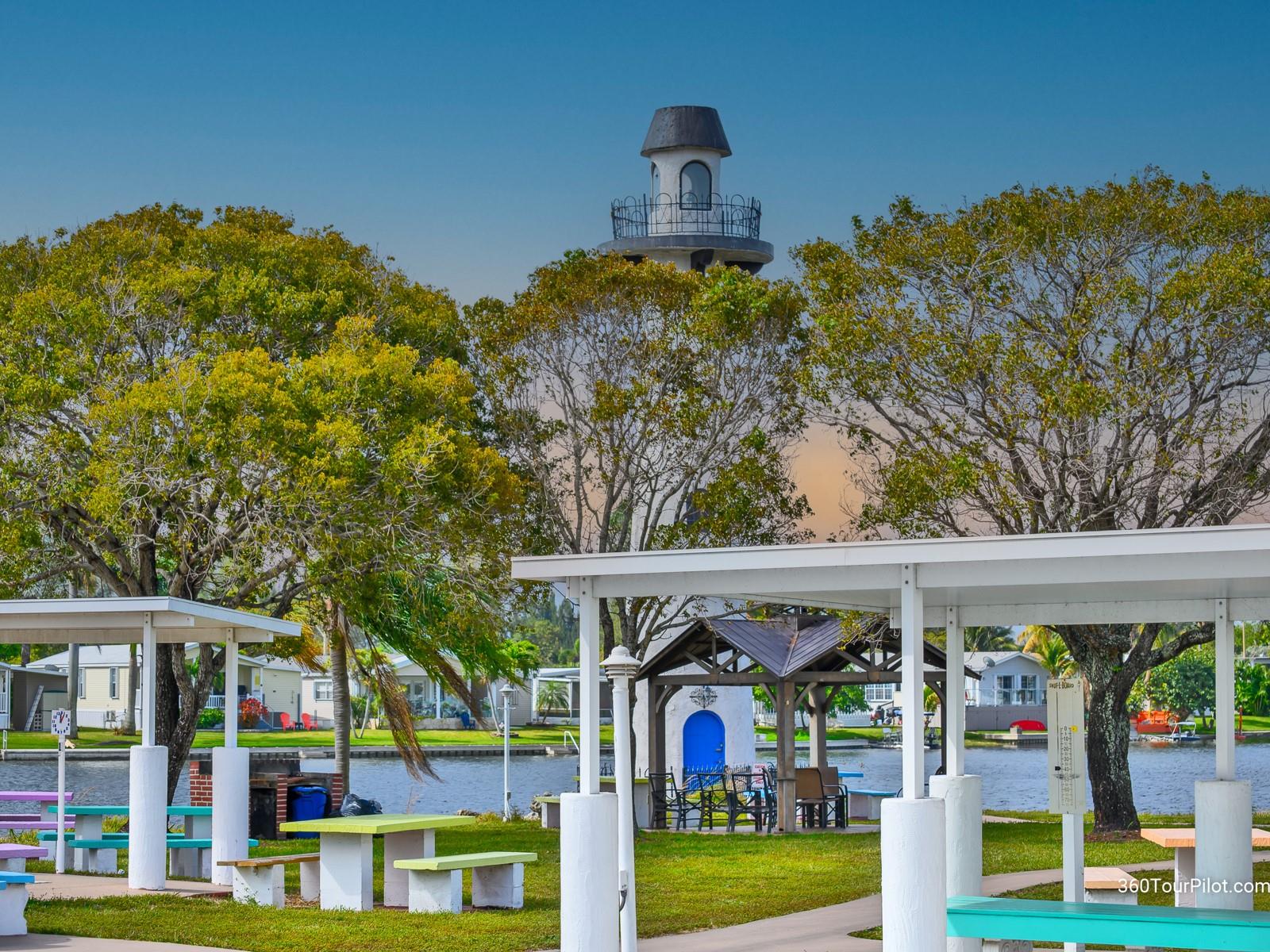 Ravenswood Estates & Mari - Residential