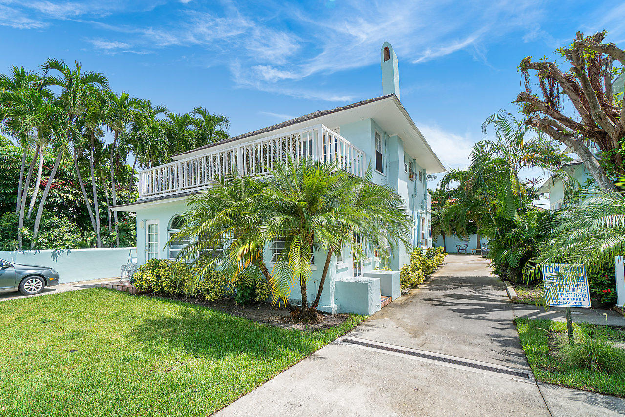 Charming studio apartment with two outdoor spaces located, on Seminole Ave in town. Close to the shops, restaurants, & the beach. Quick and easy application and approval process. Available ASAP.