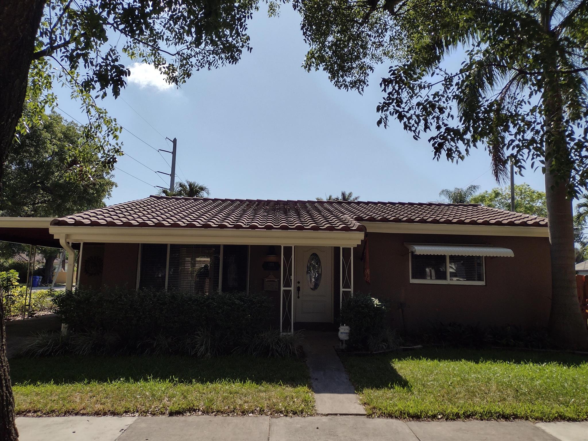 A Charming Community to Live! Don't miss this Cozy 2/1 House with corner lot located on quiet tree-lined street in a highly desirable area of Hollywood. Home Features updated Kitchen Cabinets, Granite Counters, Stainless Appliances with Gas Stove, Complete set of Impact Windows & Doors and nice updated bathroom to share. Perfect for a small family looking for safe place to call home. Only minutes to I-95, Memorial Hospital, TY Park, Shopping and A Rated Schools. Tenants are responsible for all utilities and lawn maintence.