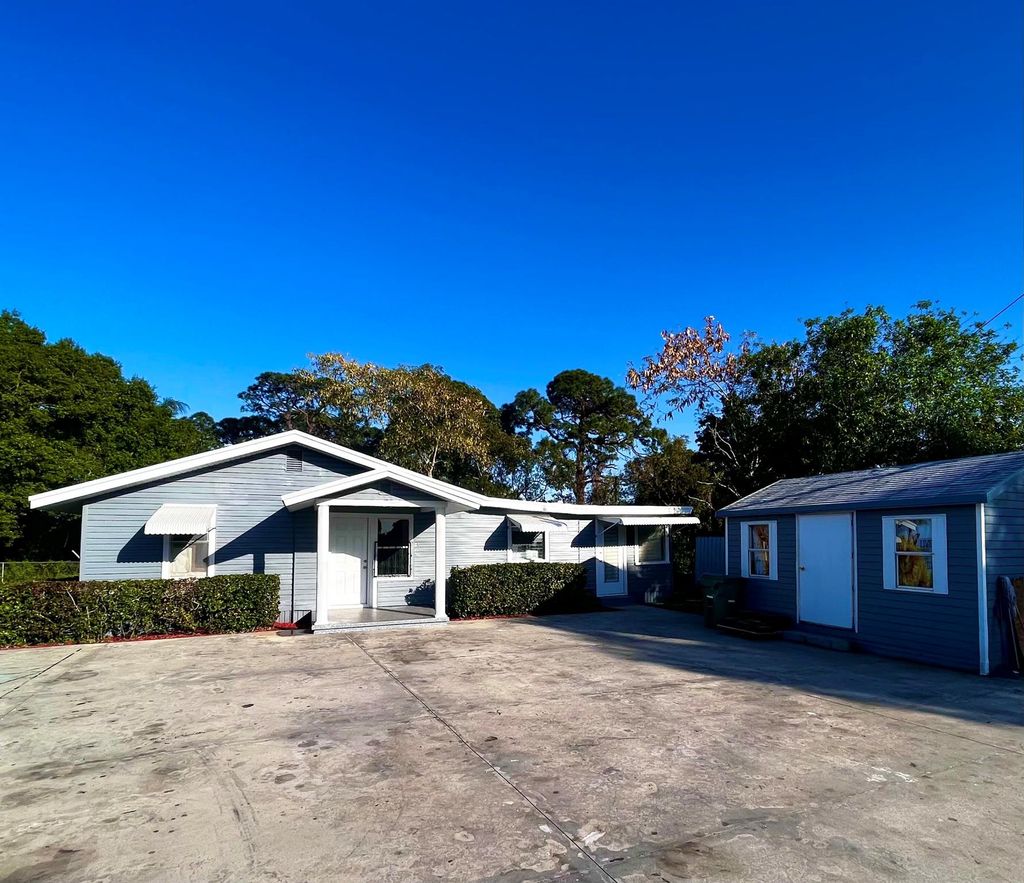 Photo of 3403 Avenue G, Fort Pierce, FL 34947 (MLS # R10958721)