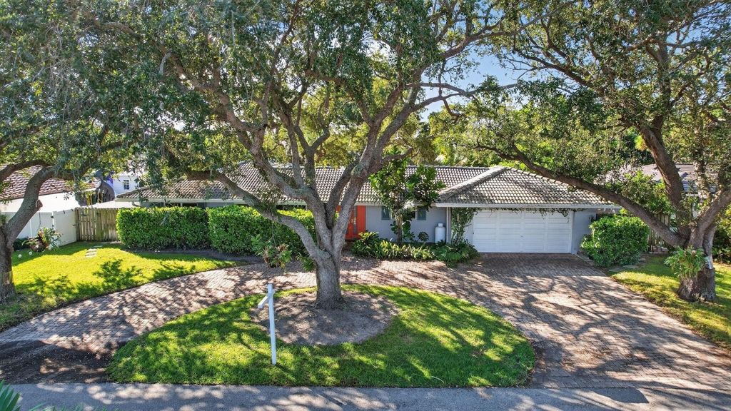 Photo of 2740 NE 34th Street, Fort Lauderdale, FL 33306 (MLS # F10534704)