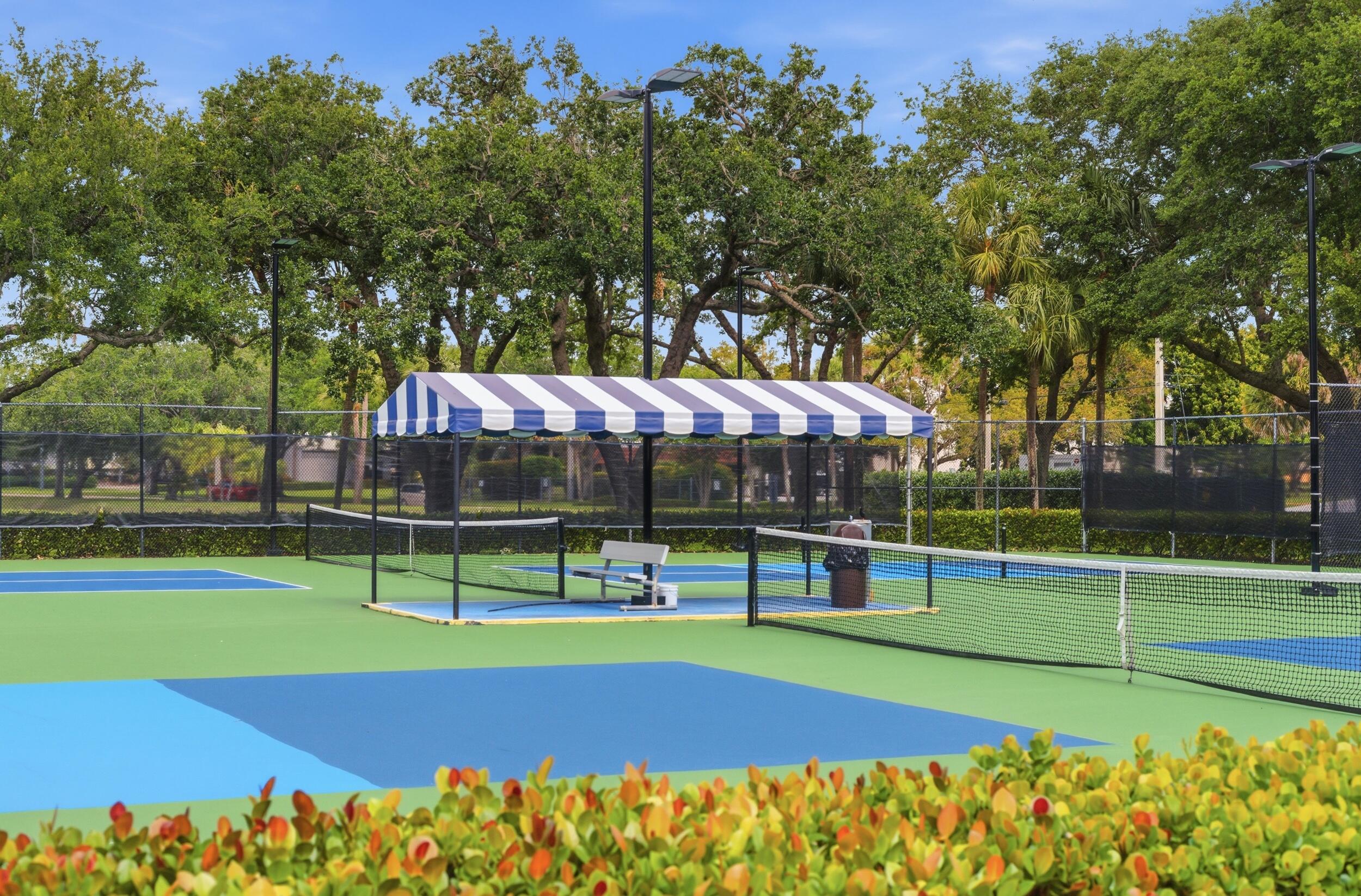 SARATOGA POINTE - Residential