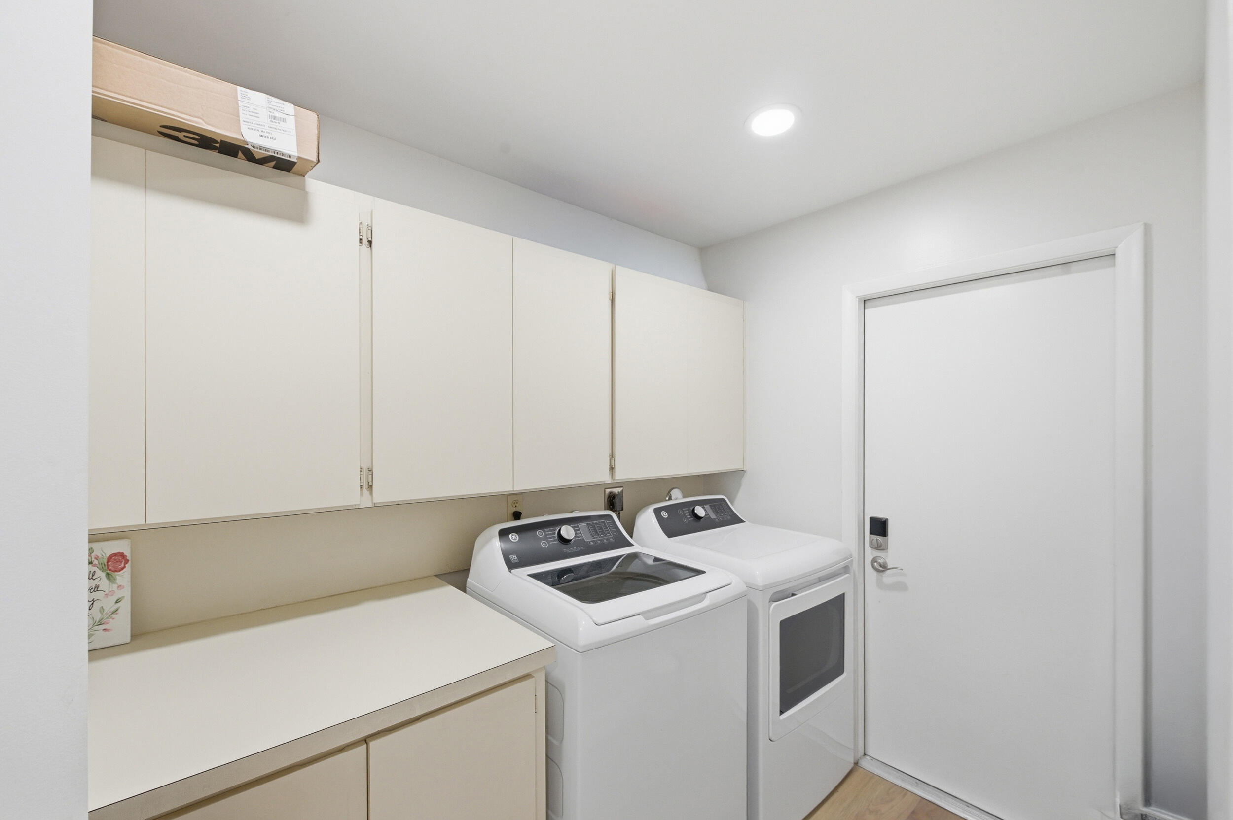 SARATOGA POINTE - Residential