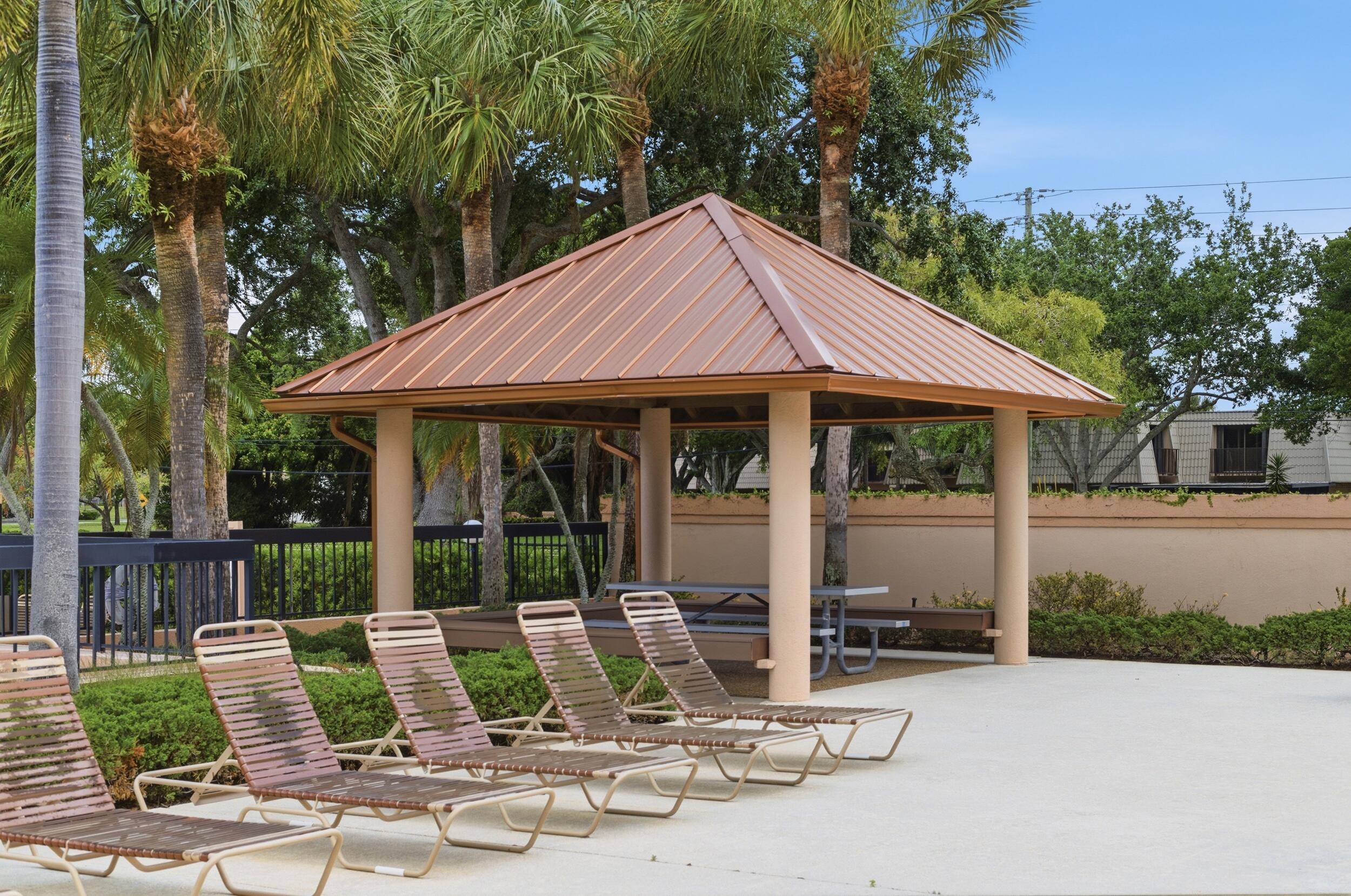 SARATOGA POINTE - Residential